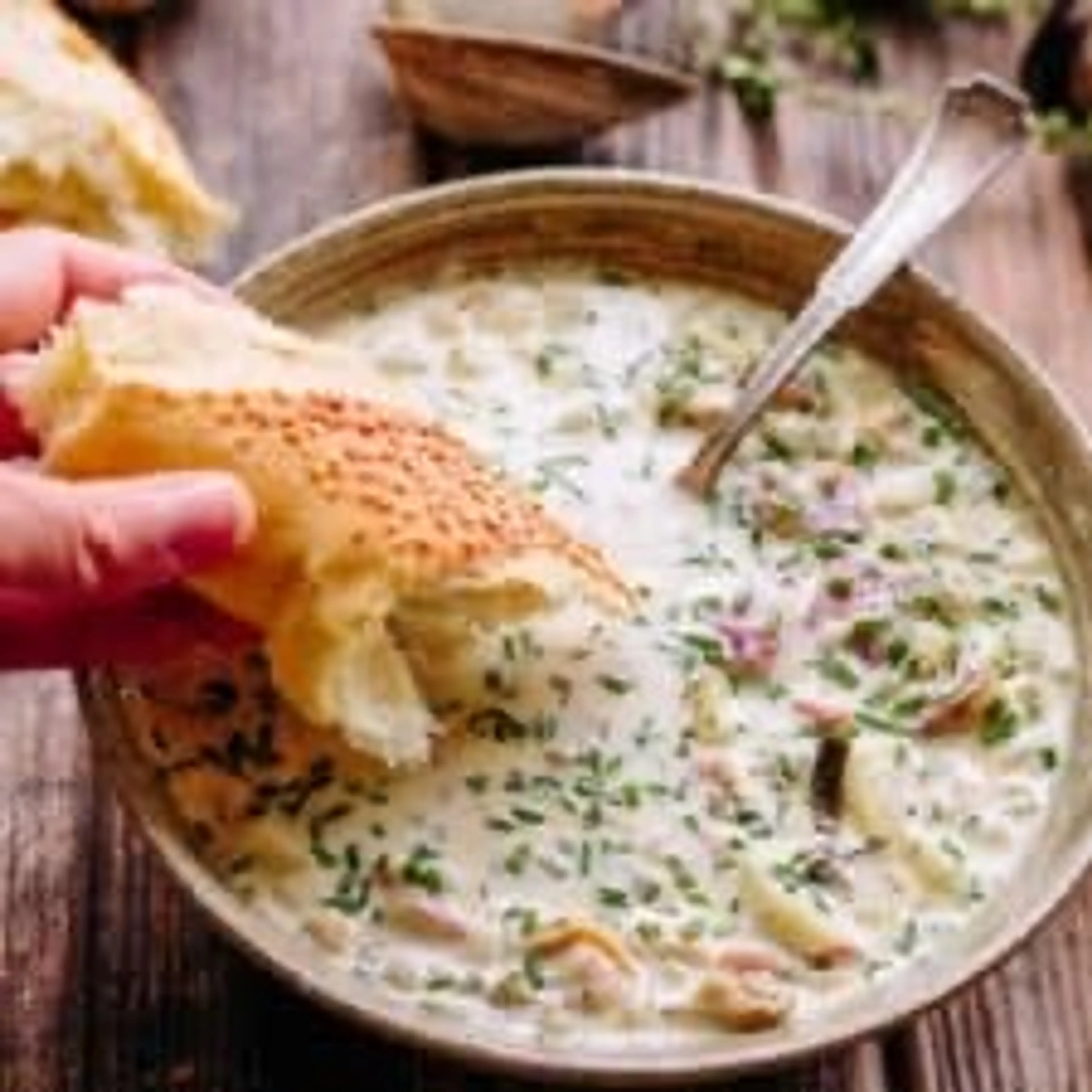 The Best Classic New England Creamy Clam Chowder