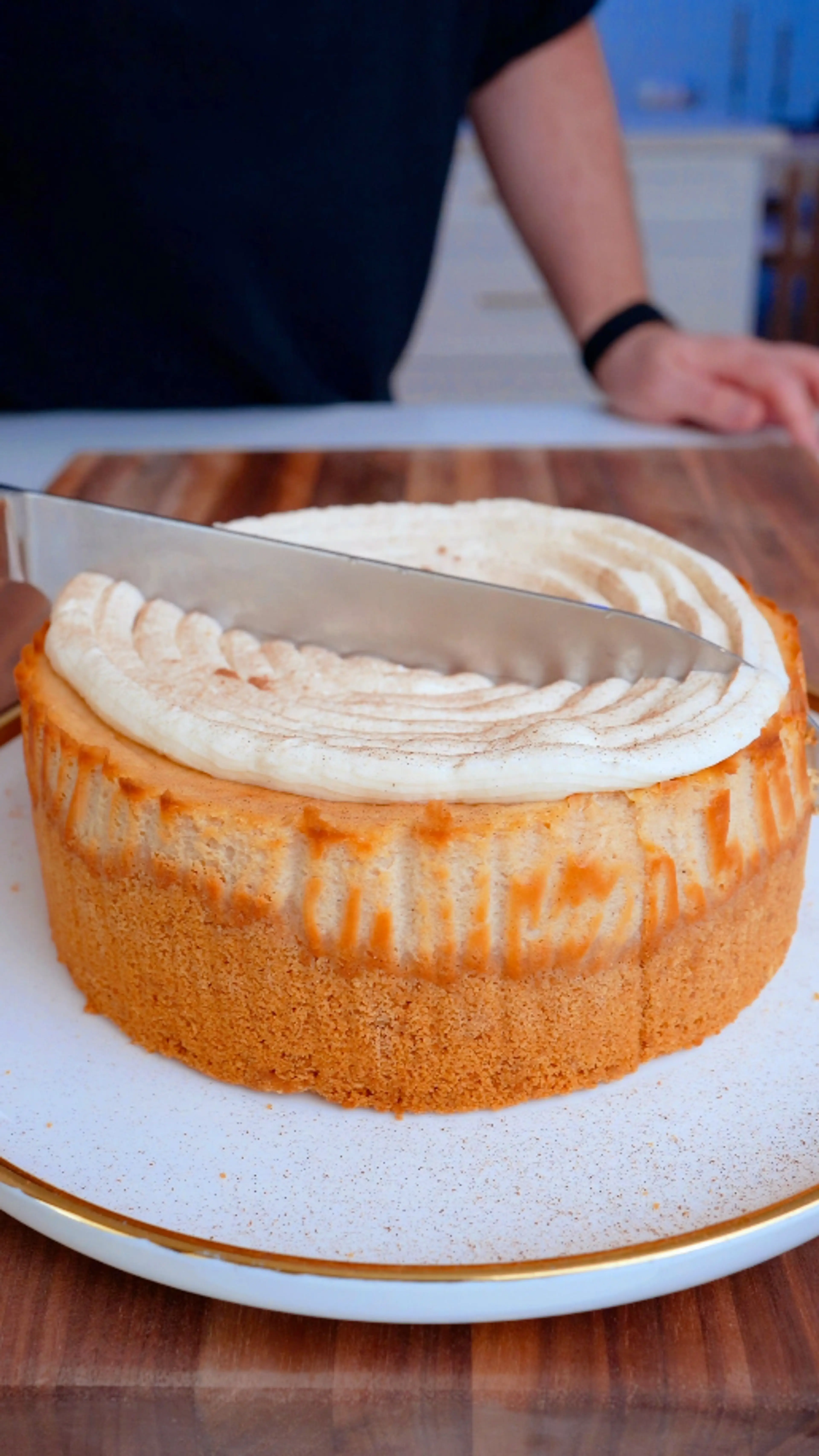 Cinnamon Roll Cheesecake