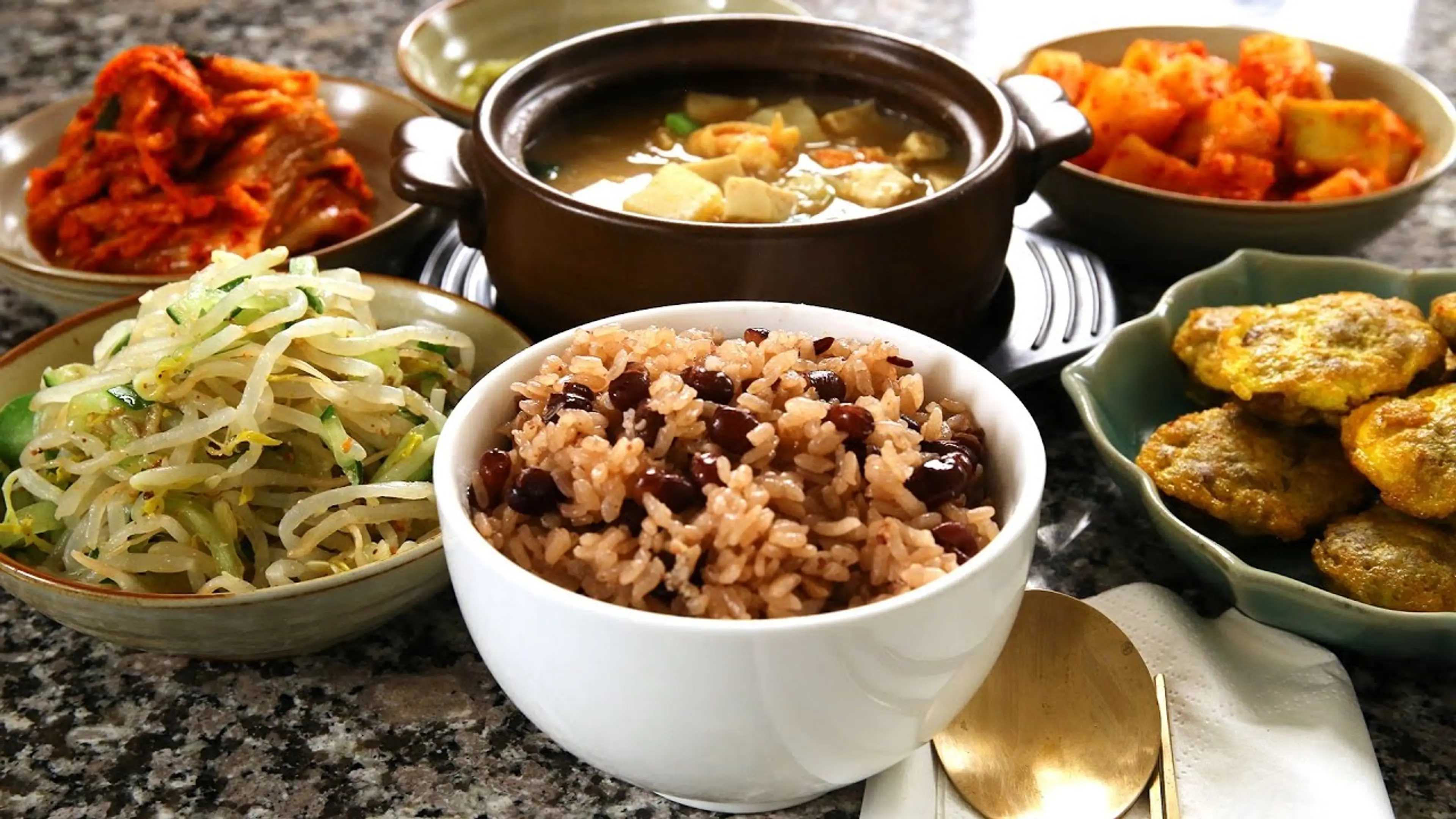 Rice with red beans (Patbap: 팥밥)
