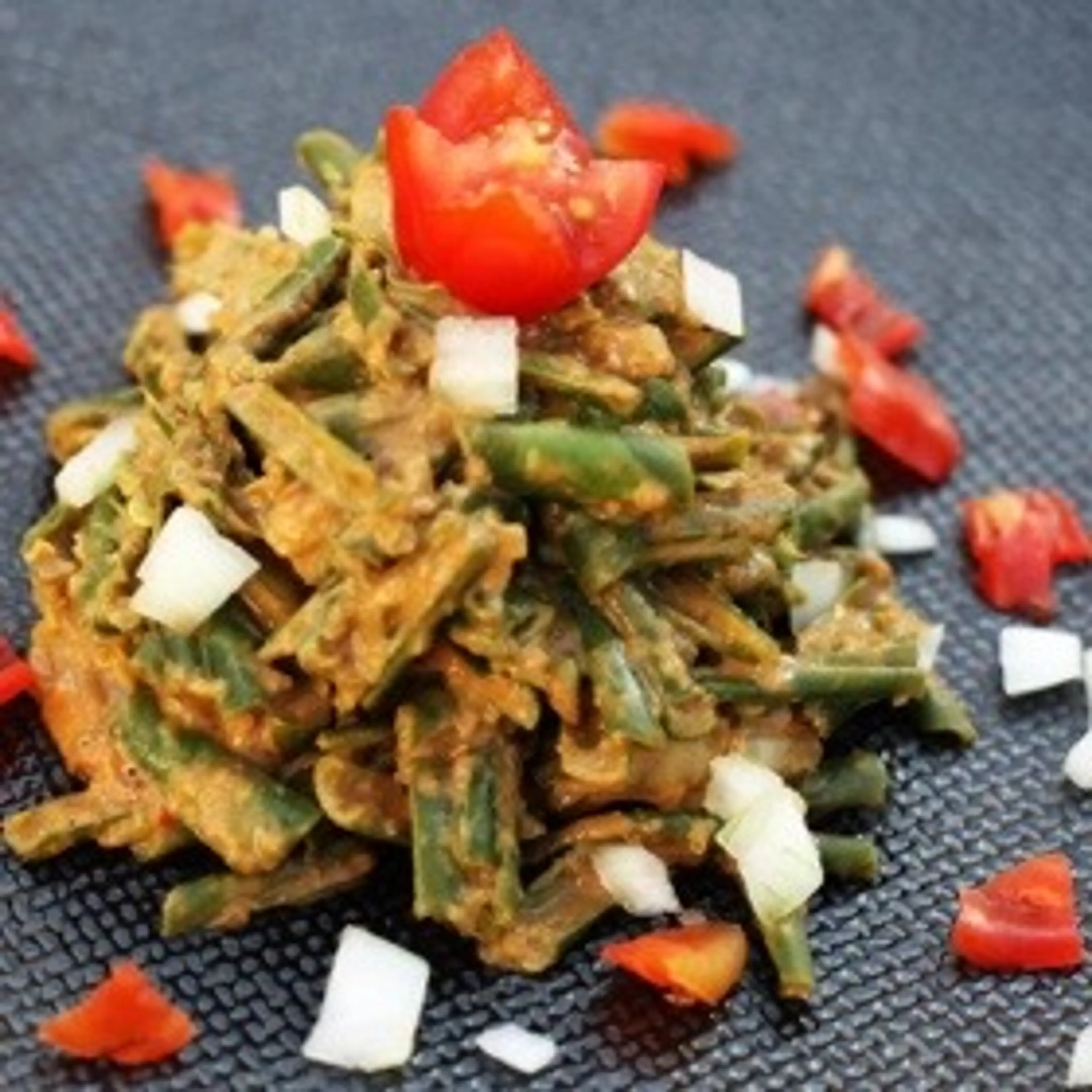 Haricots verts pilés à la pâte d'arachide