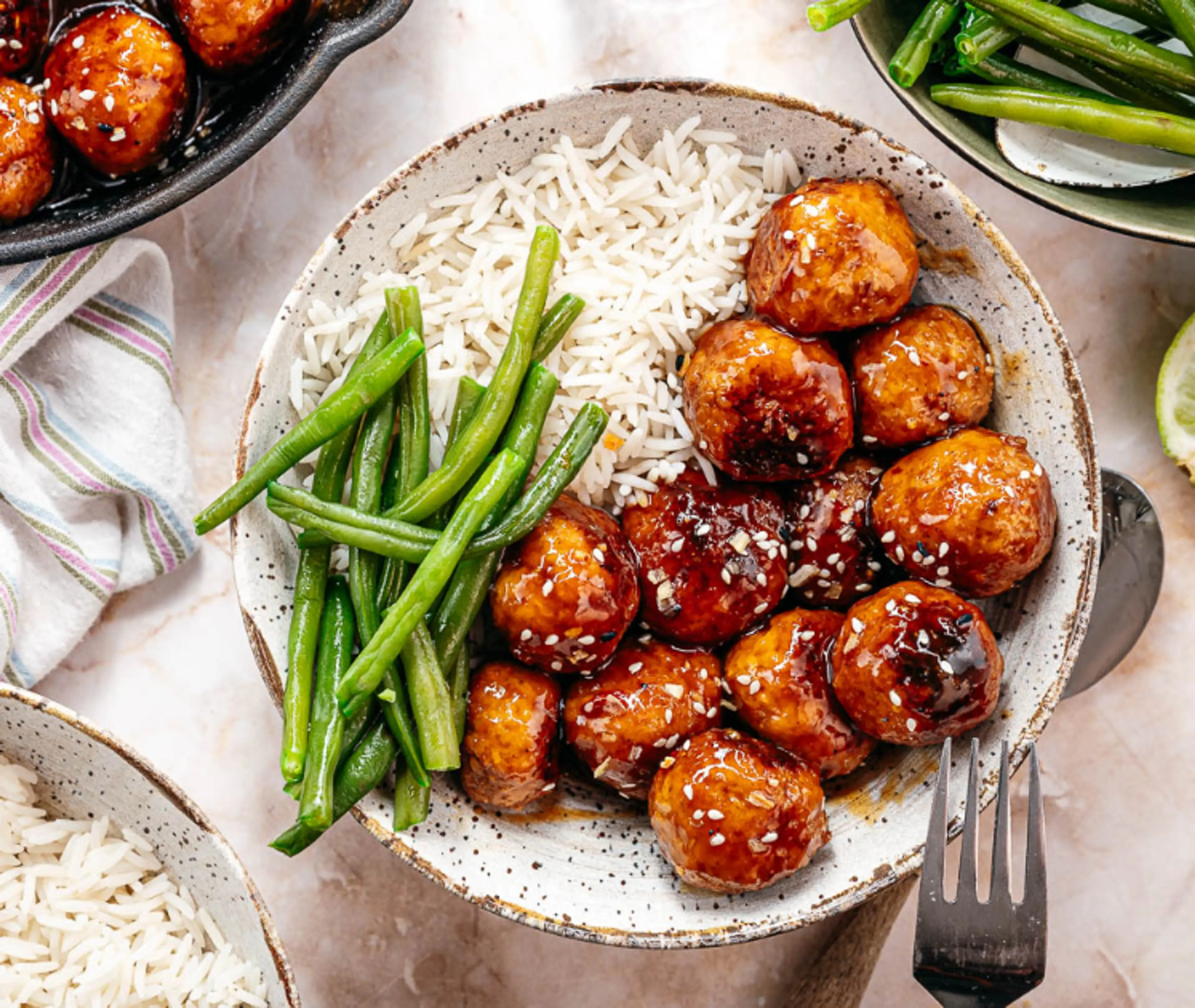 Gehaktballetjes in zoetzure saus