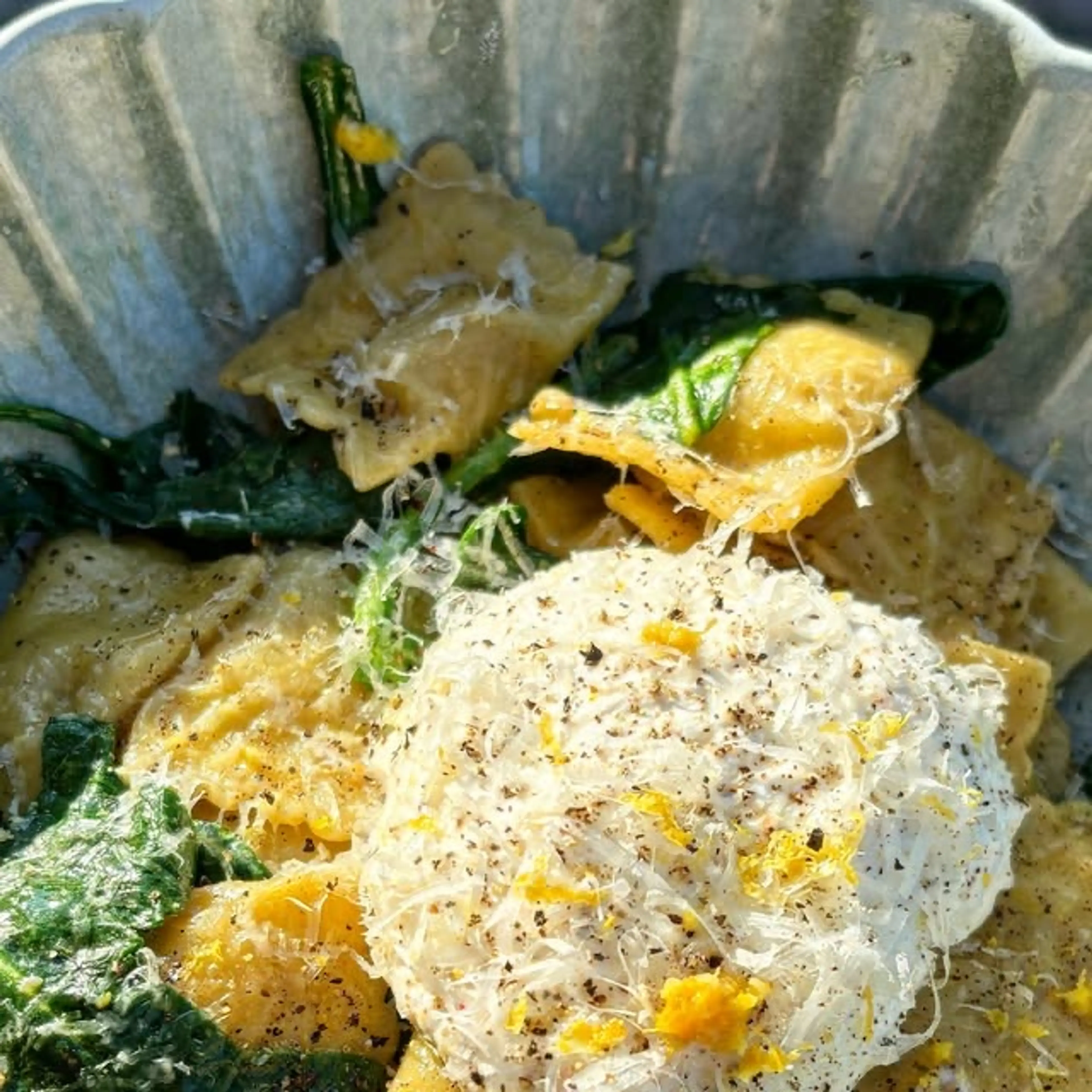 Ravioli in Salieboter Met Spinazie En Whipped Ricotta