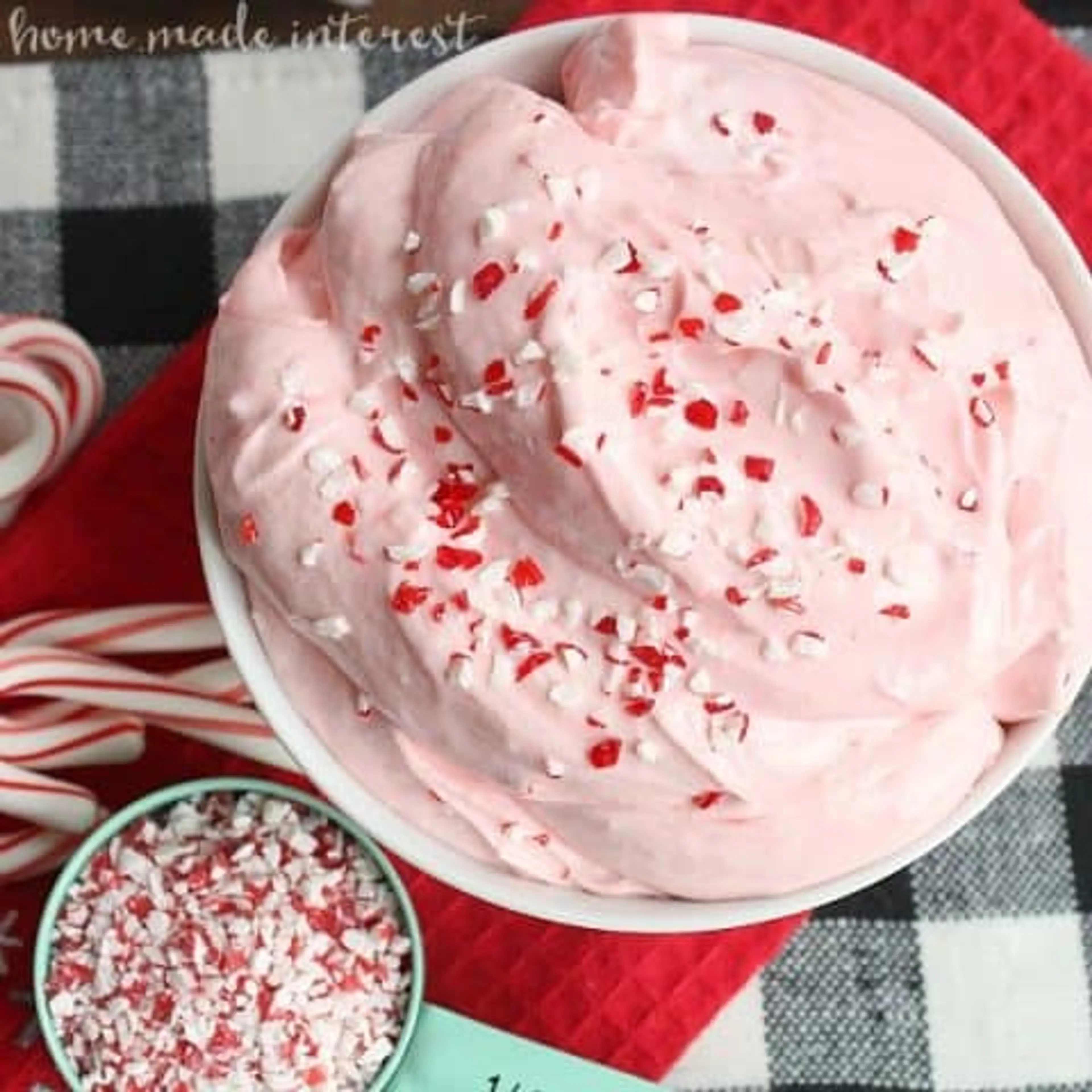 2 Minute Peppermint Fluff Dip