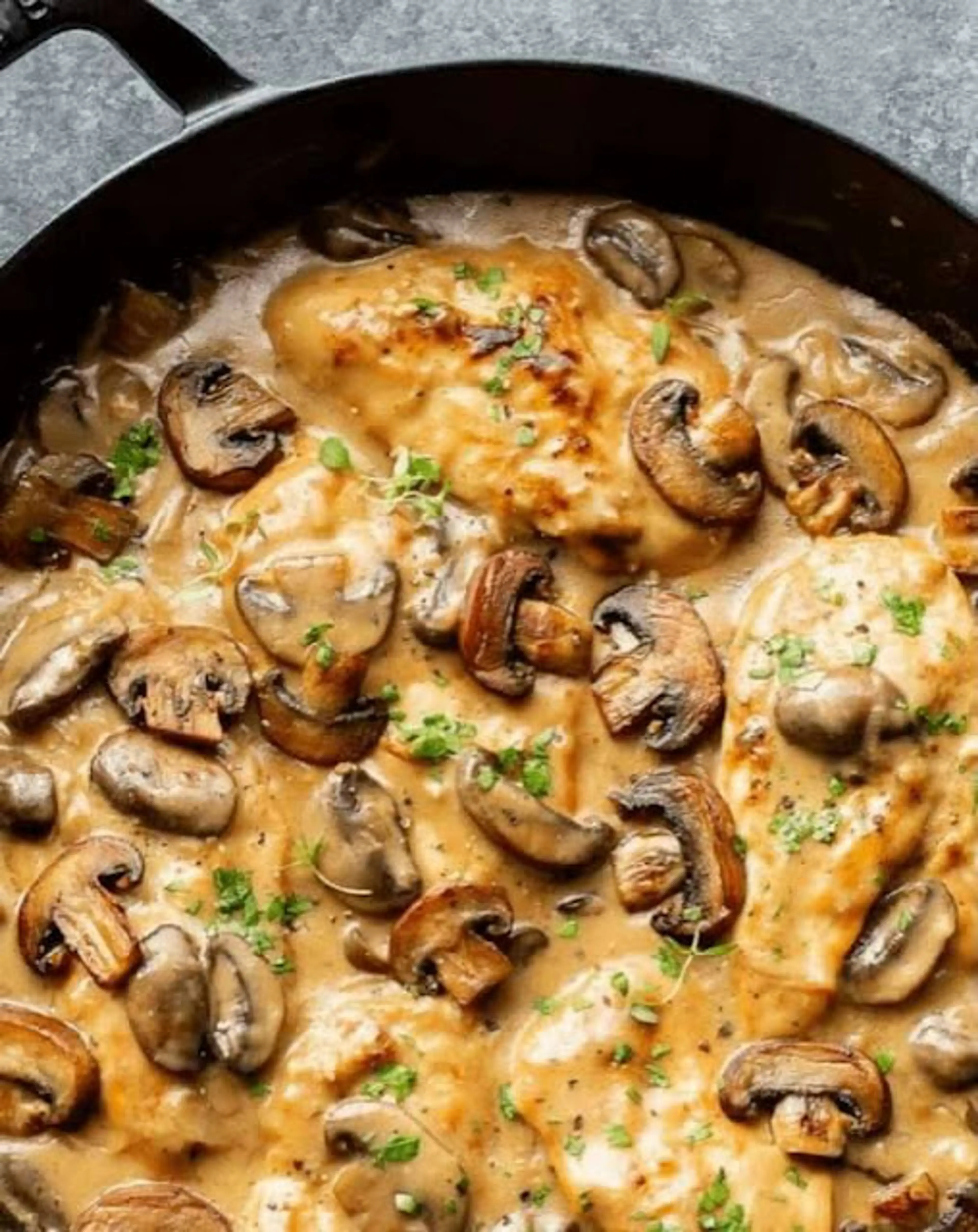 Chicken in wine sauce and fried mushrooms