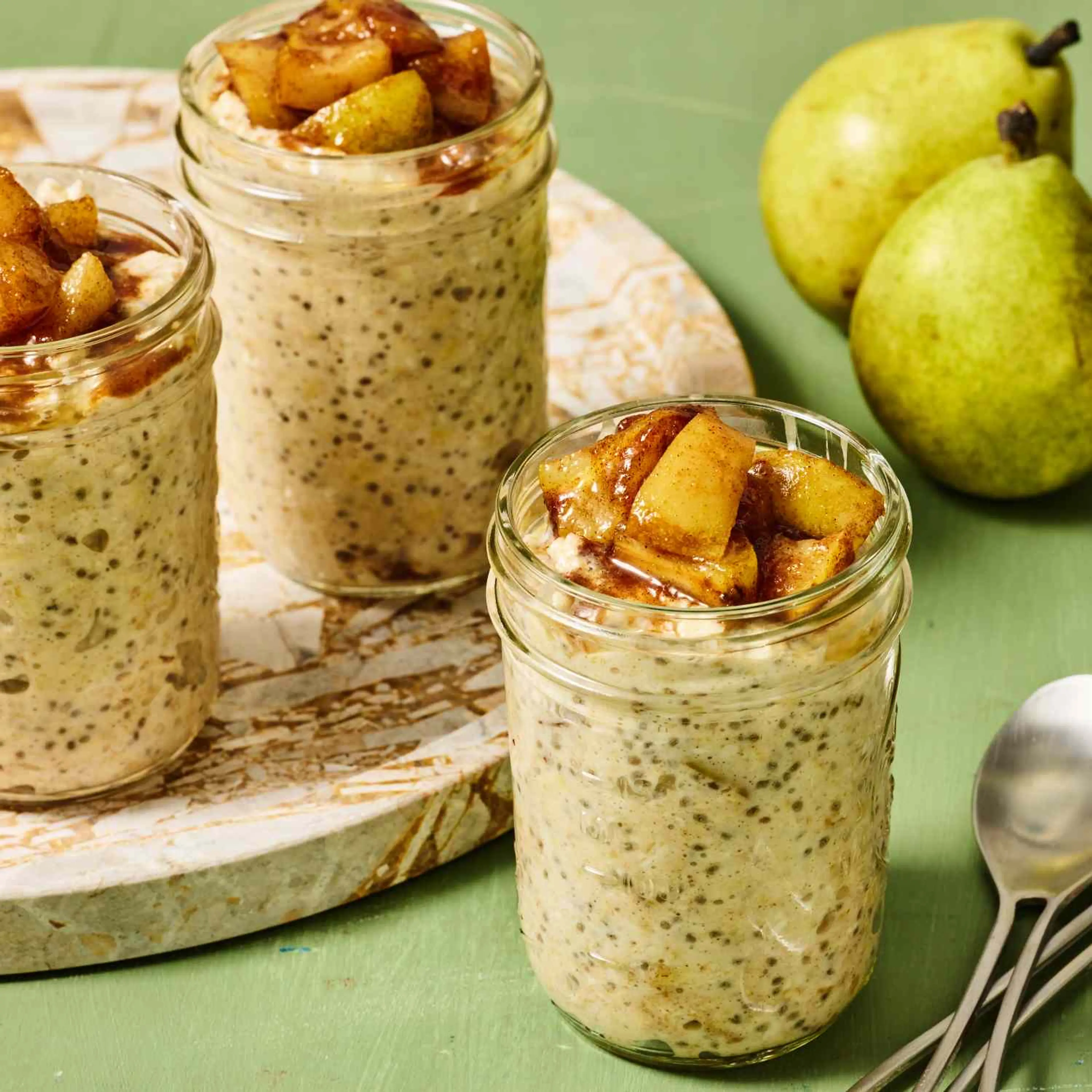 Cinnamon-Pear Overnight Oats