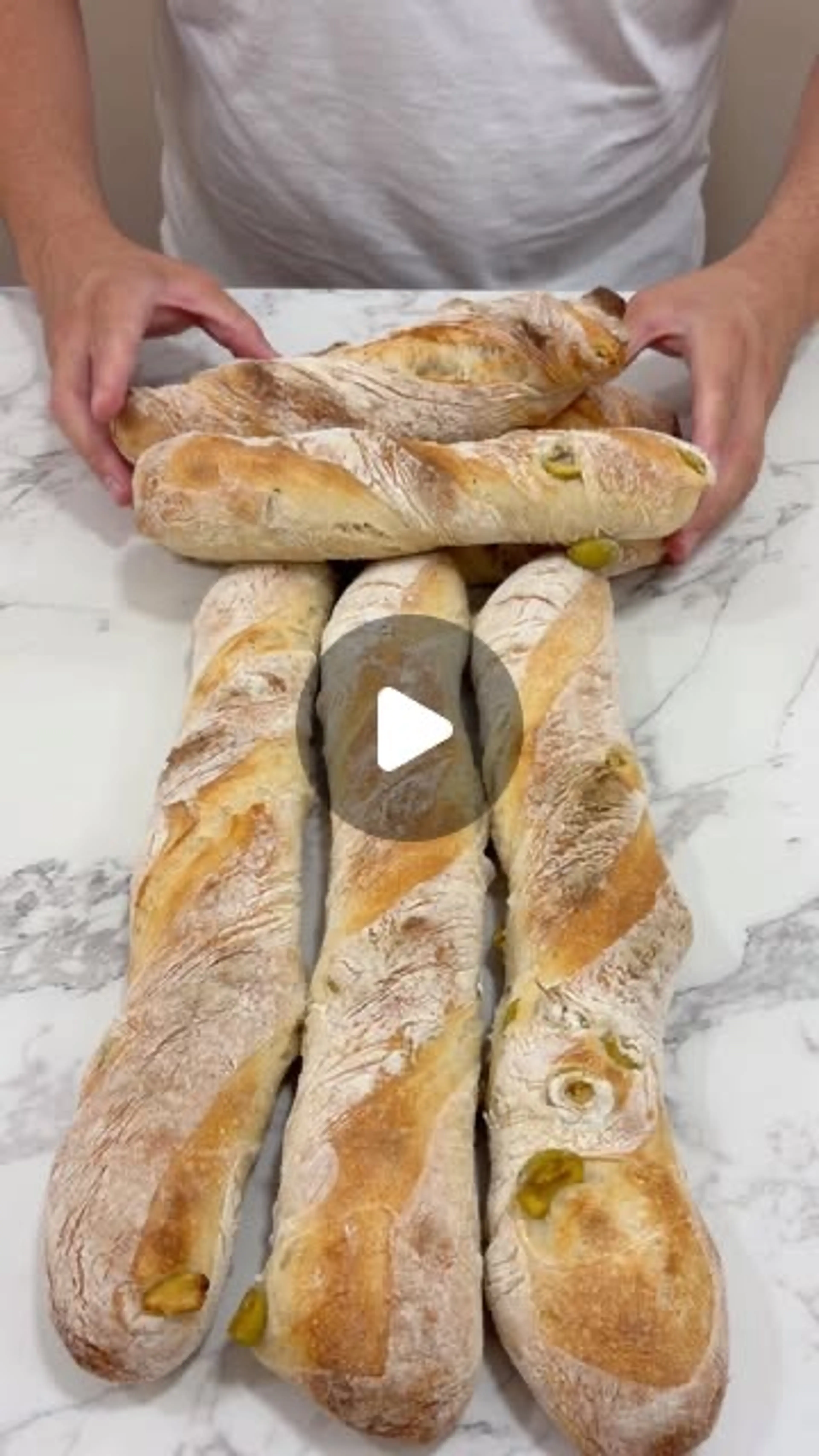 Pan De Aceitunas Y Romero