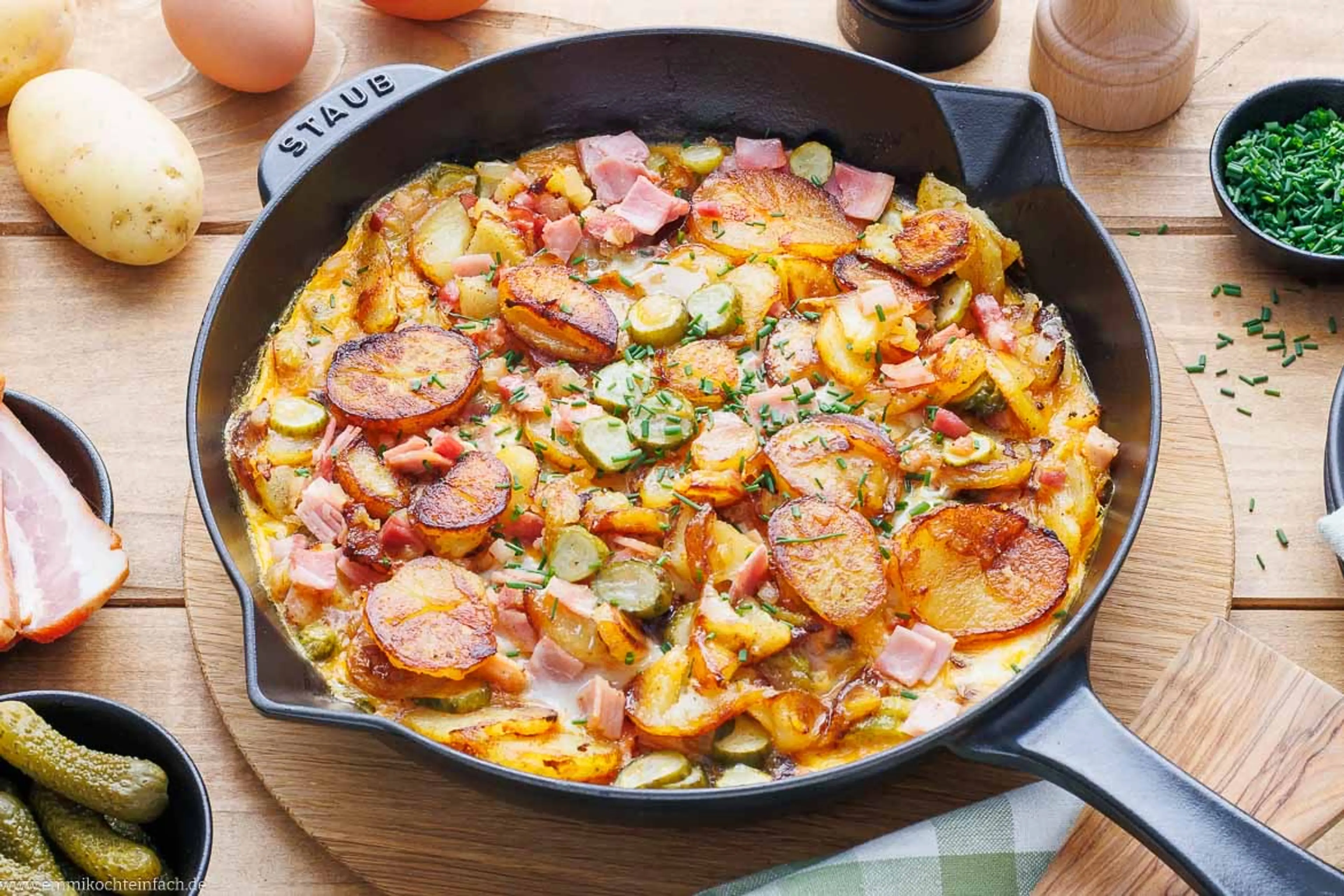 Deftiges Bauernfrühstück aus der Pfanne