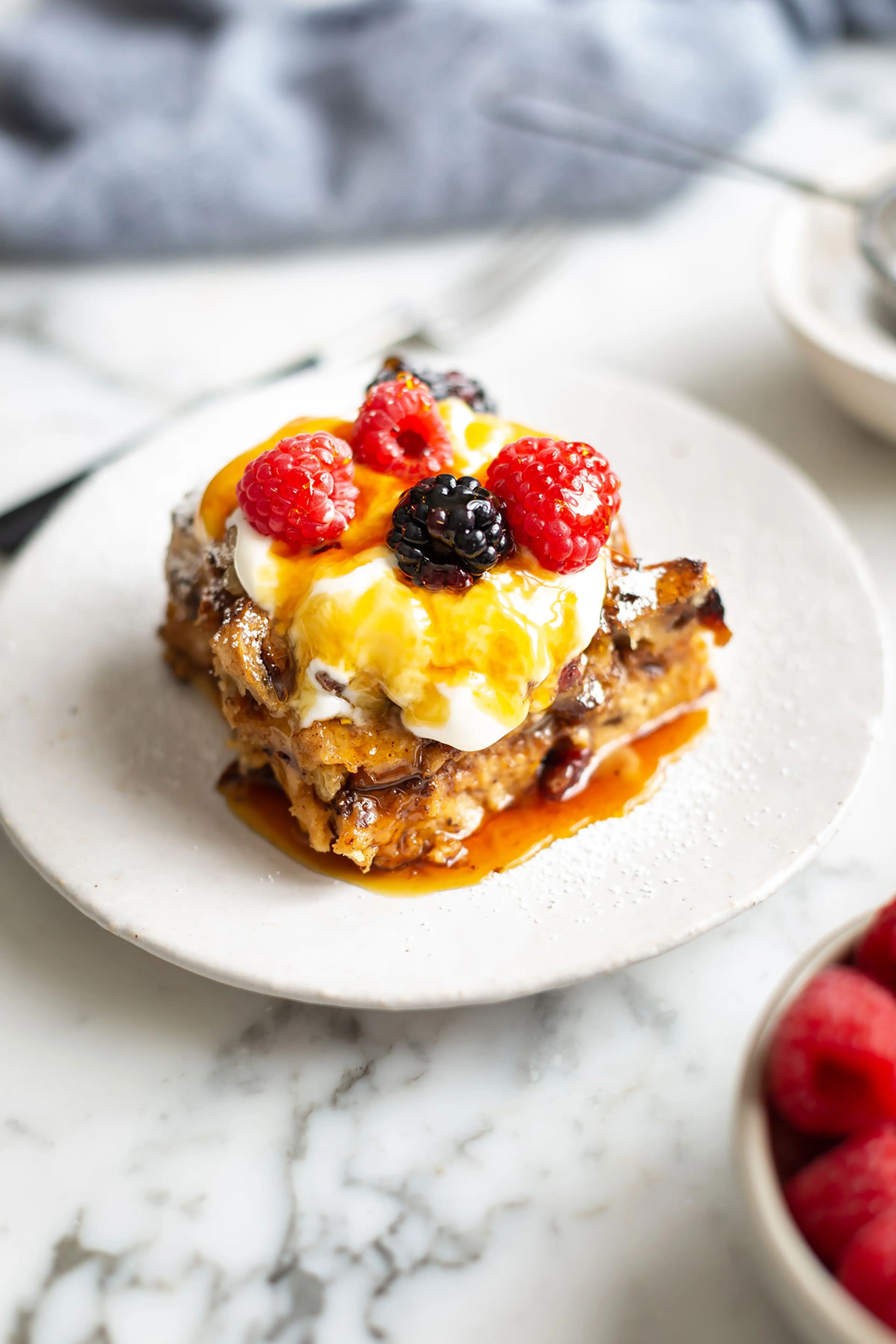 Baked French toast with apples, cinnamon, and raisins recipe