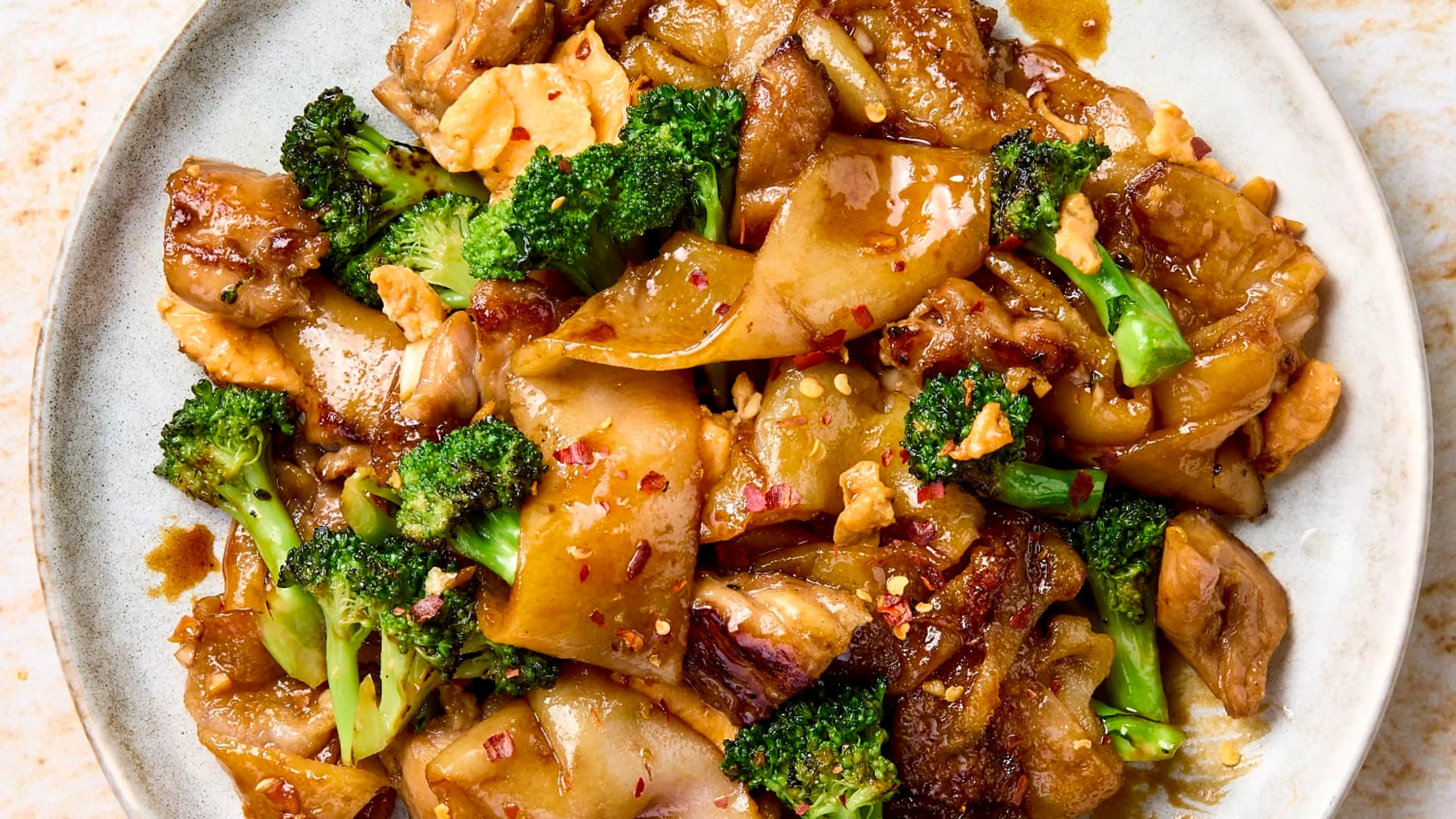 Pad See Ew (Thai Stir-Fried Soy Sauce Noodles)