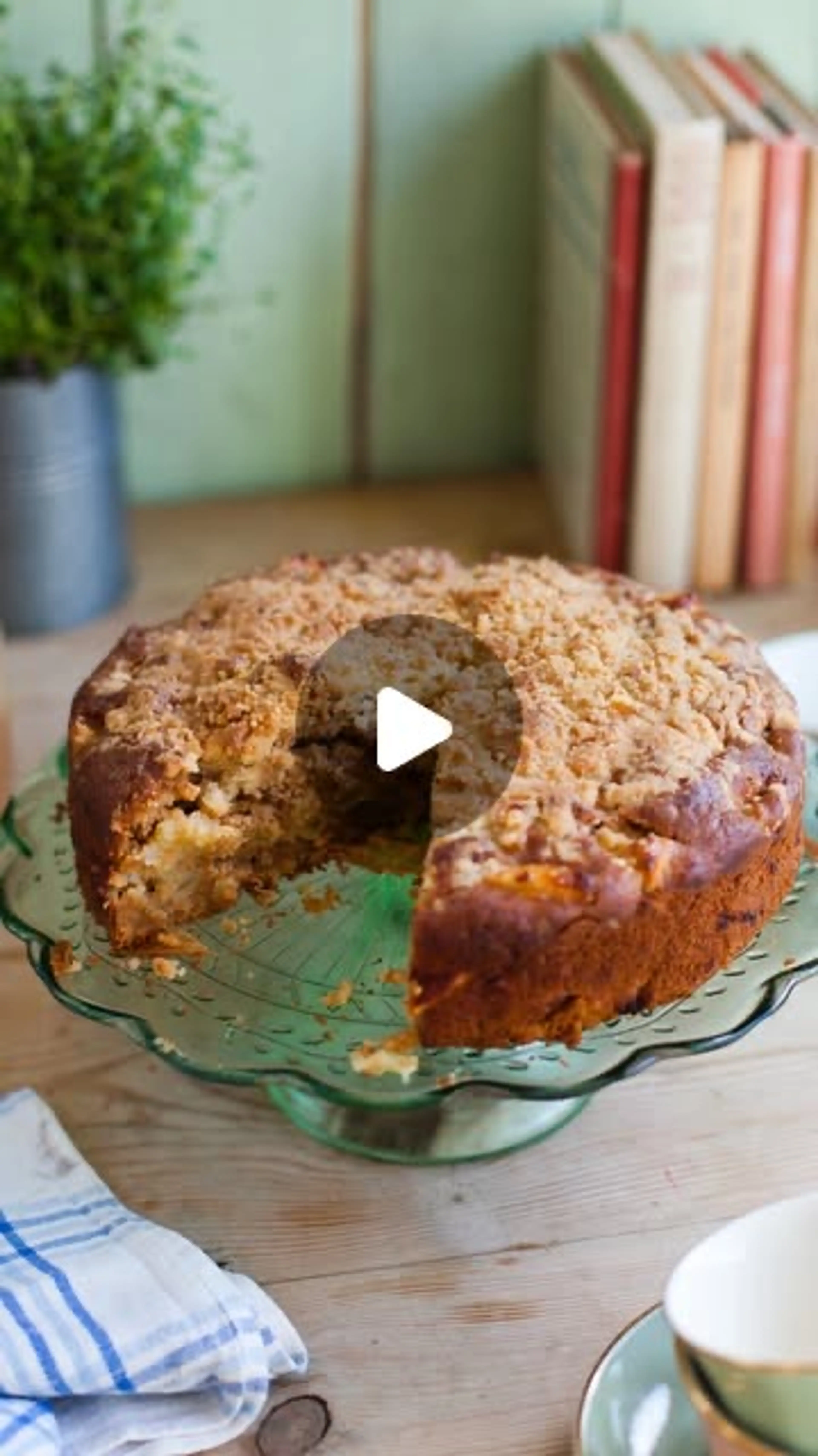 Irish Apple Crumble Cake