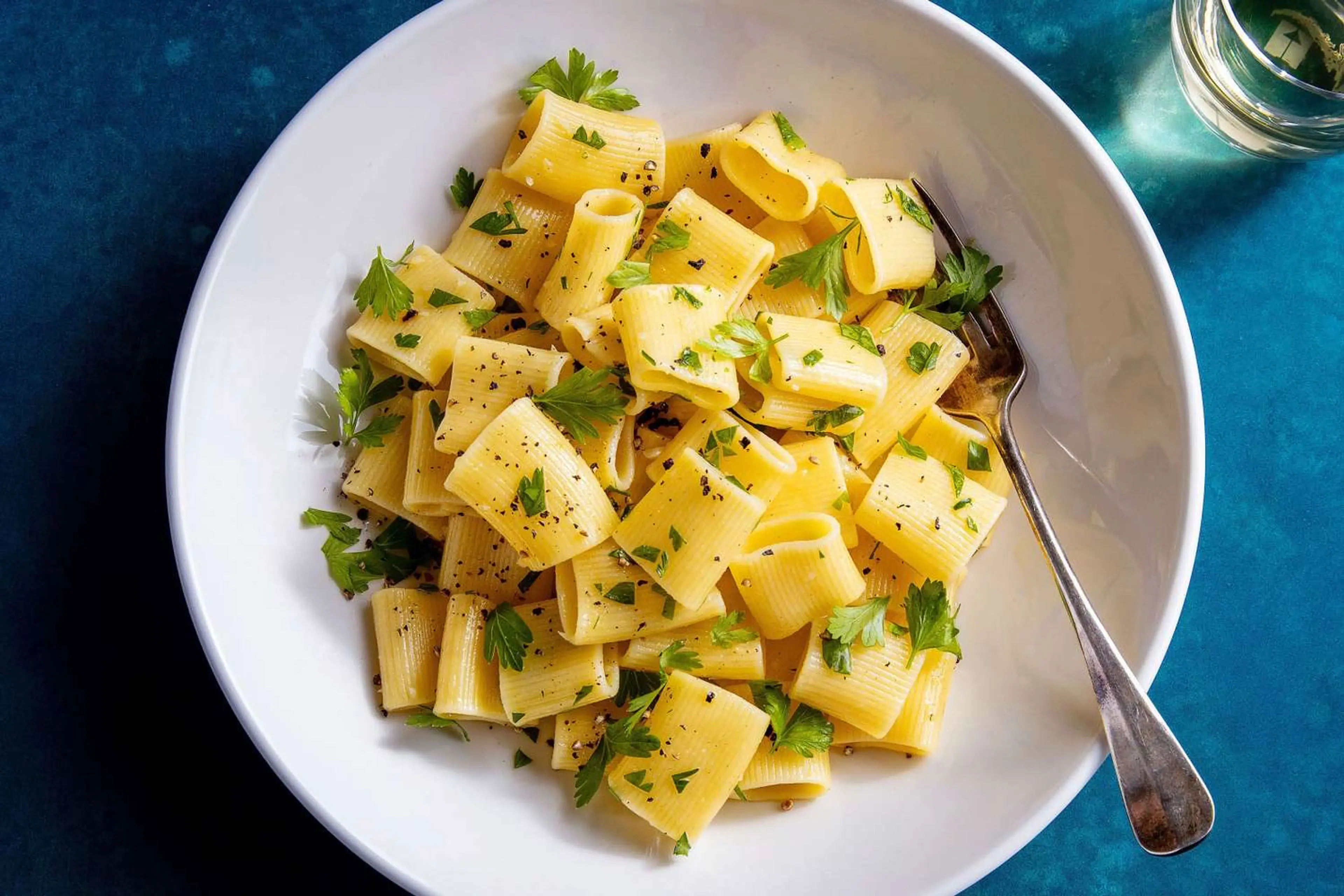 Rigatoni with Olive Oil, Garlic, and Parsley