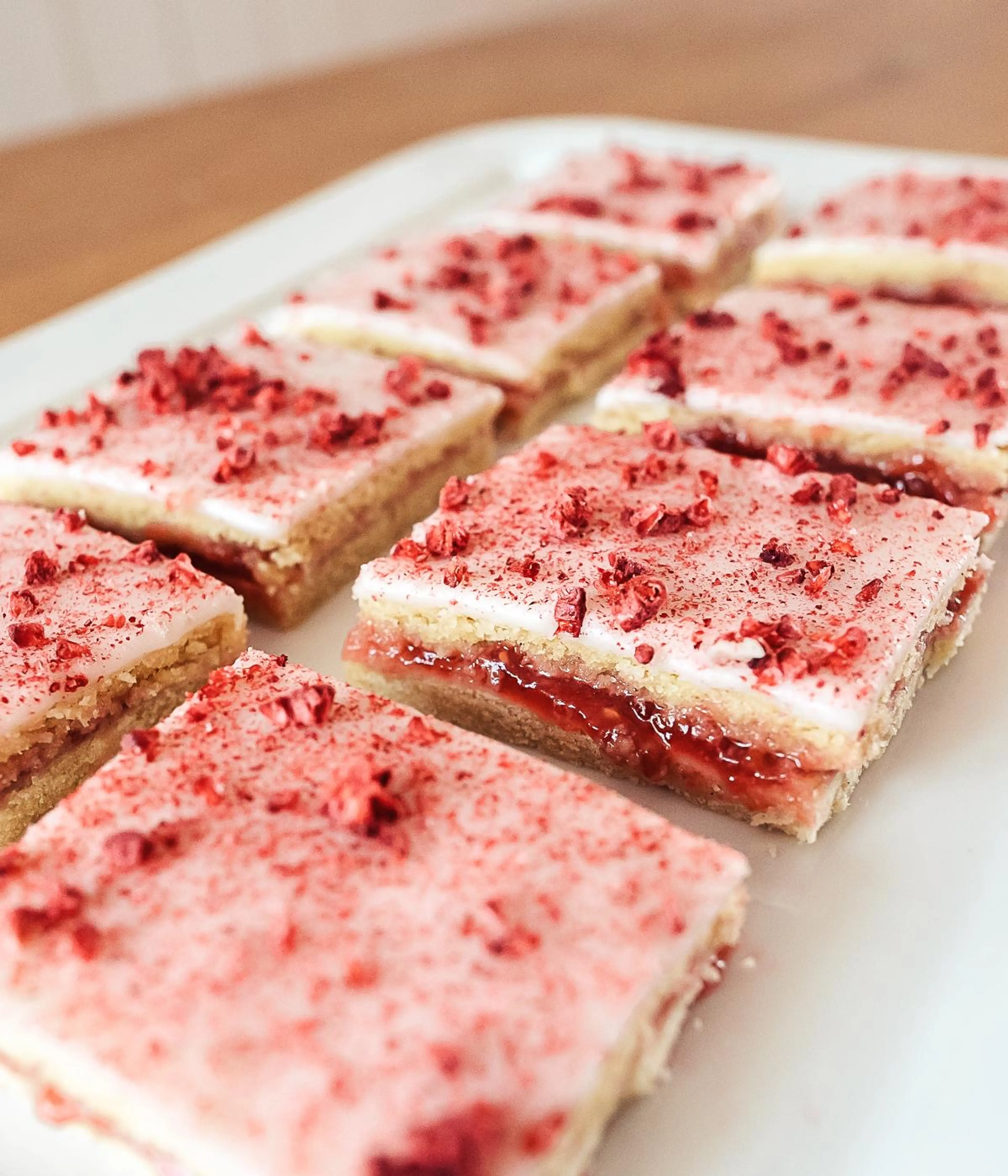 Hindbærsnitter (Danish Raspberry Squares) (Alexandertorte)
