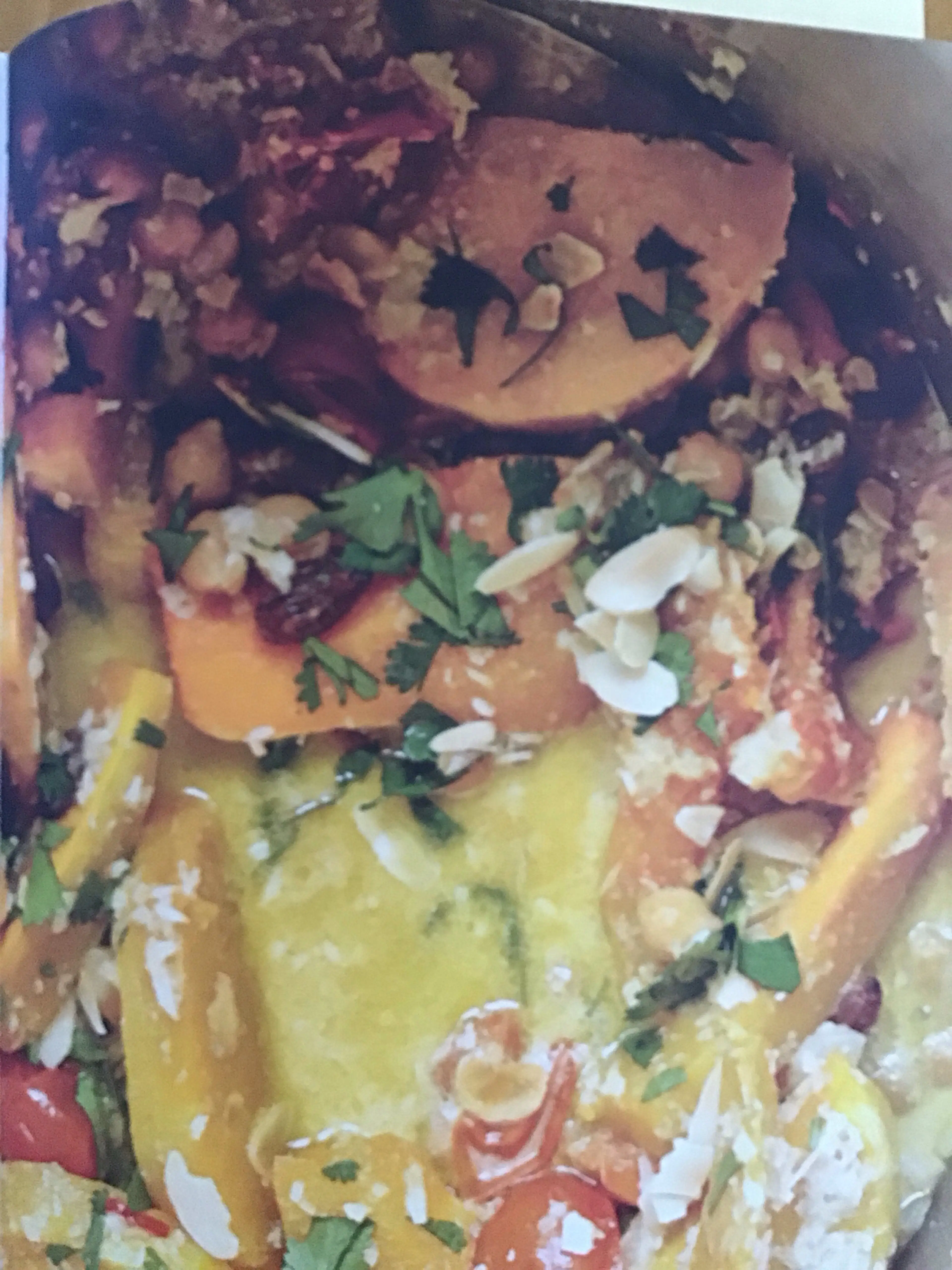 KICHERERBSEN MIT KÜRBIS, ROSINEN & MANDELN