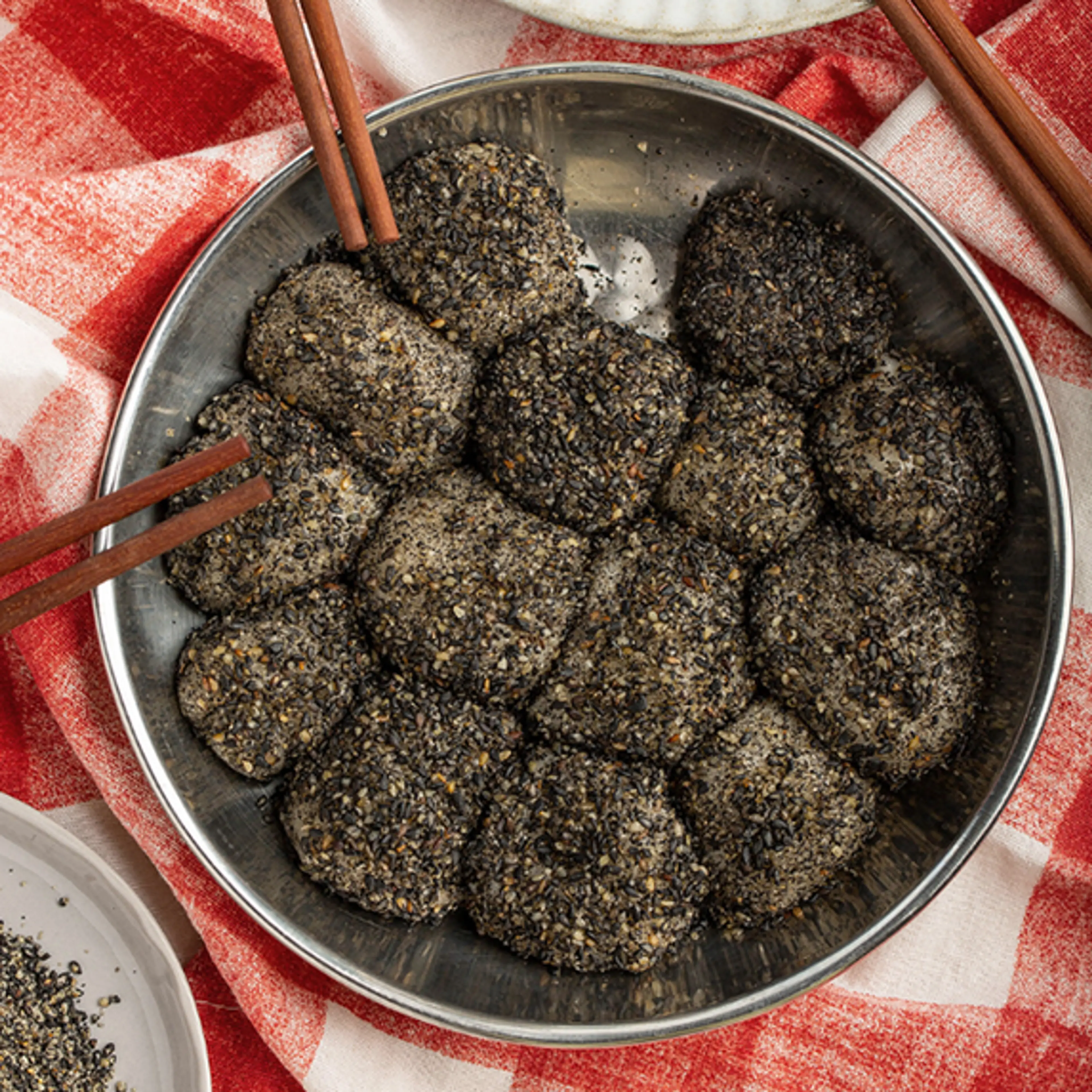 Sweet Glutinous Rice Dumplings with Black Sesame (落湯糍/糯米糍)