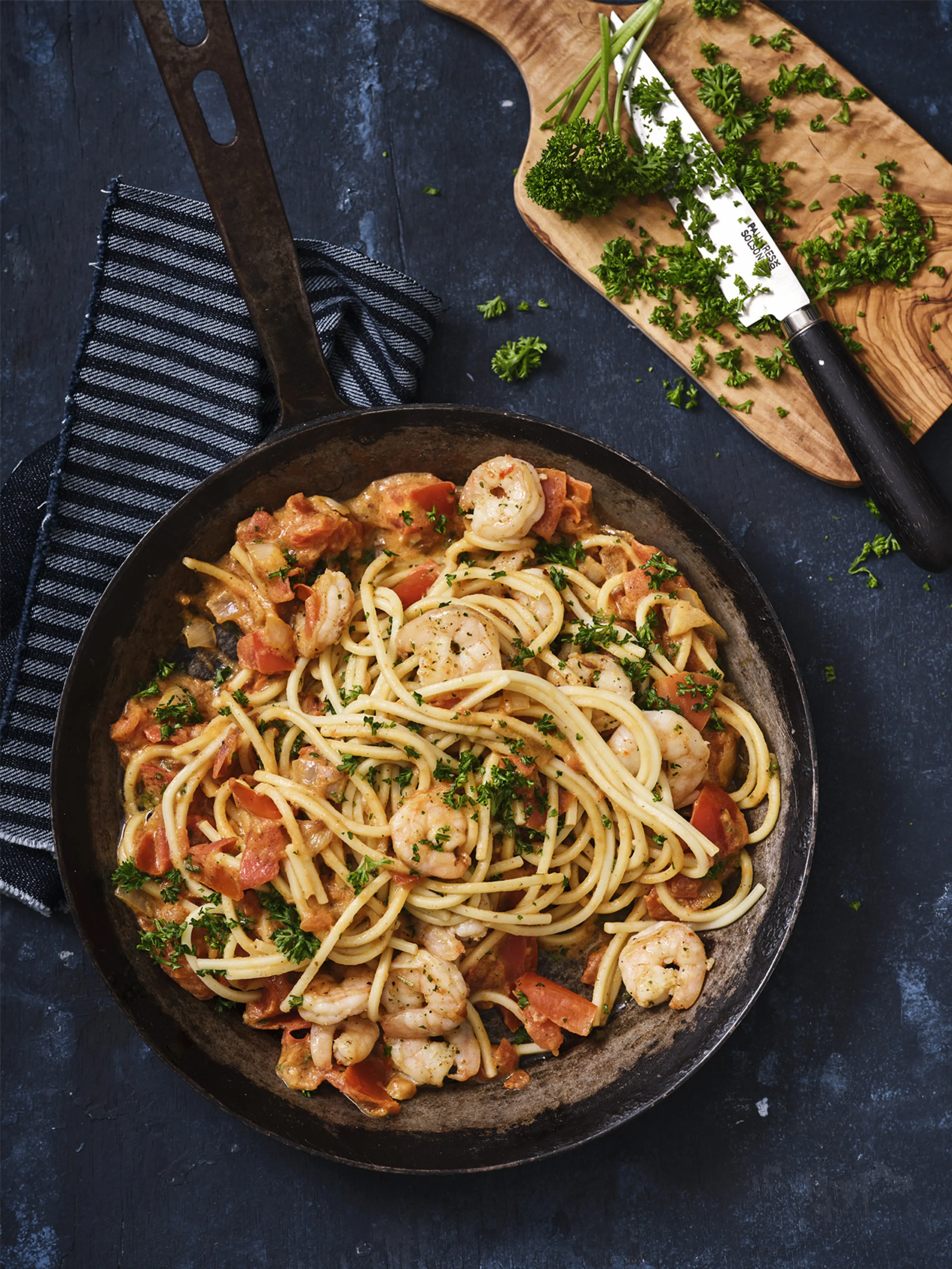 Spaghetti met garnalen en romige tomatensaus