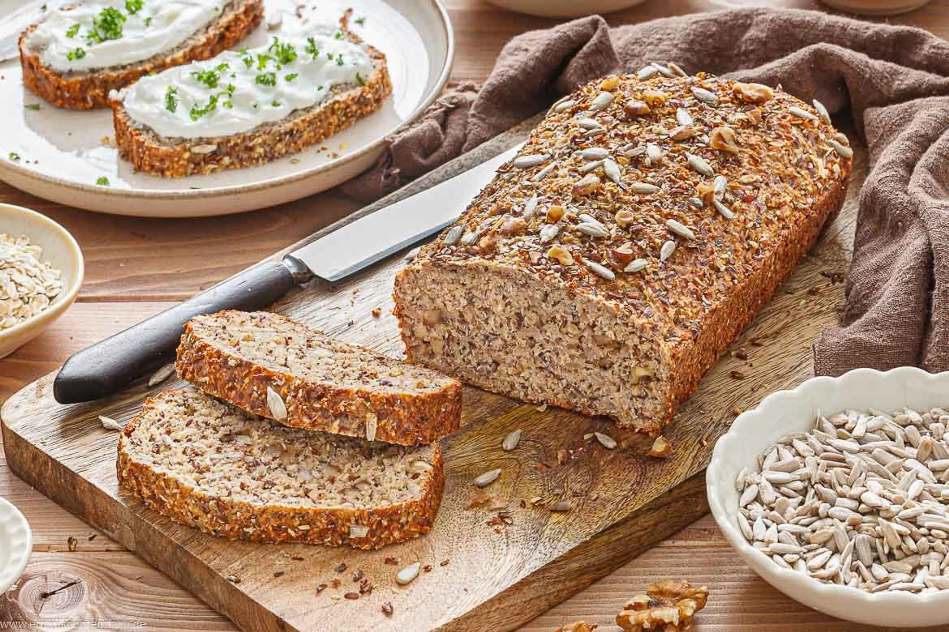 Einfaches Eiweißbrot mit Quark und Körnern