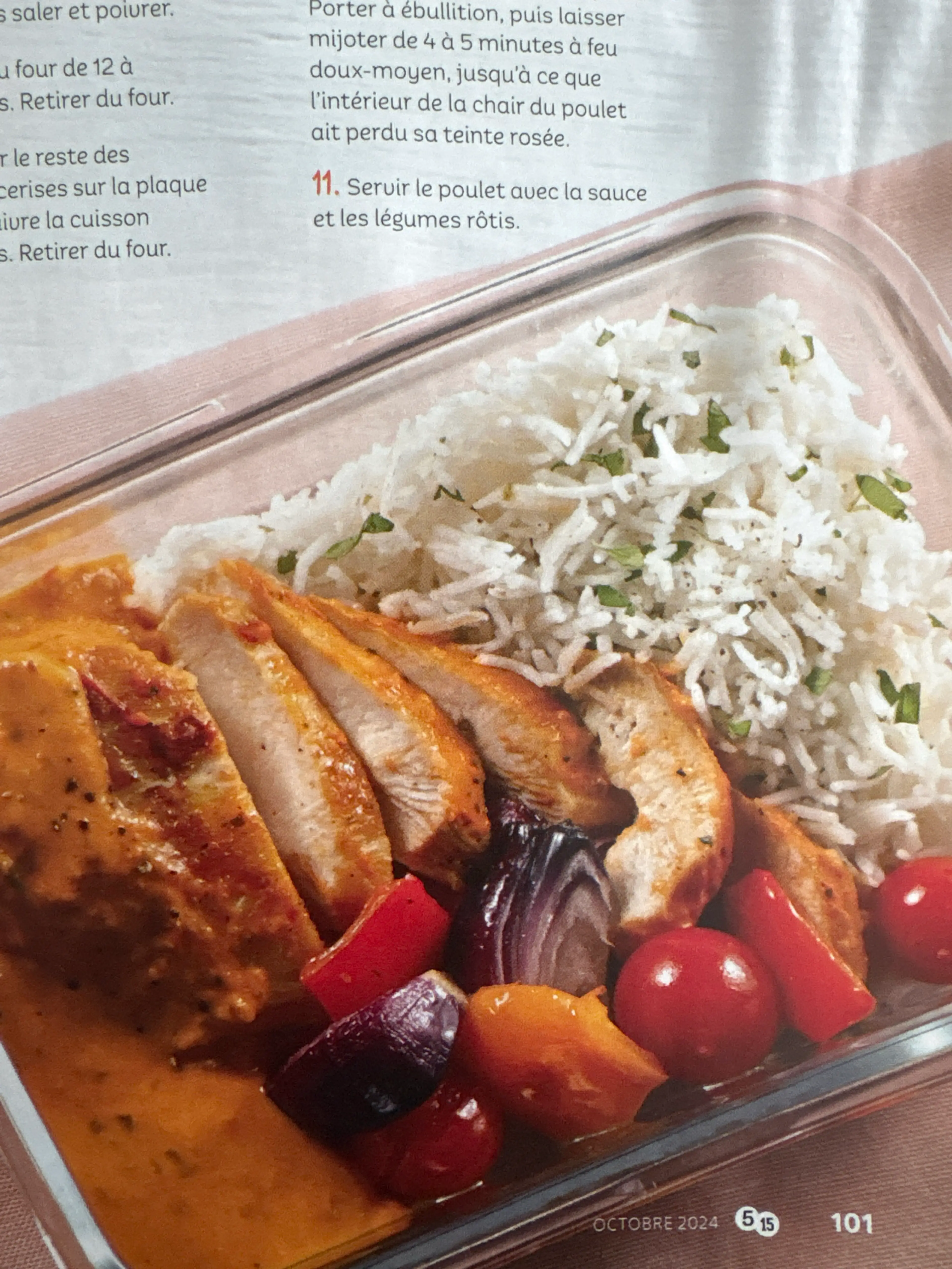 POITRINES DE POULET, SAUCE CRÉMEUSE aux tamates et légumes r