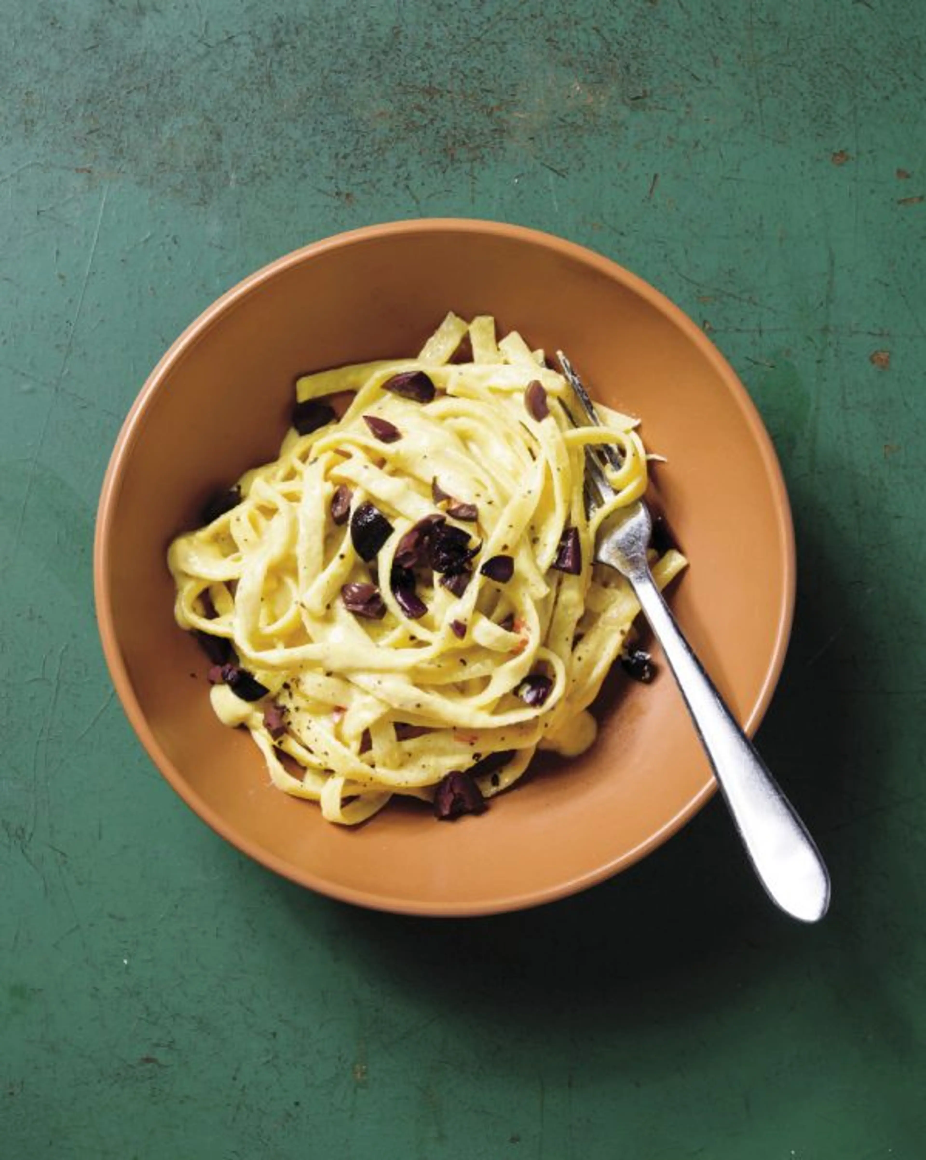Peruvian-Style Pasta with Creamy Pepper and Cheese Sauce