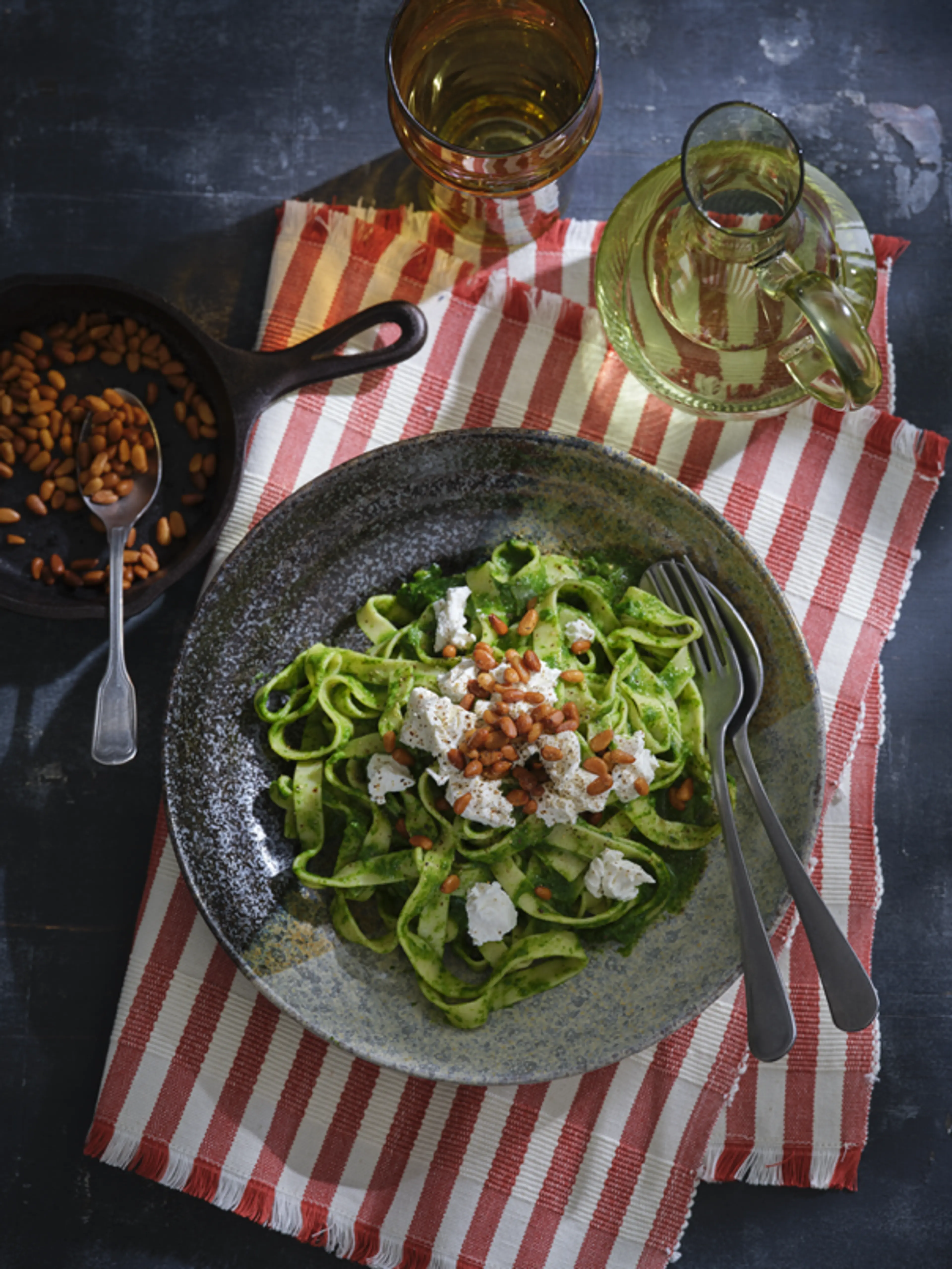 Tagliatelle met romige spinaziesaus en geitenkaas
