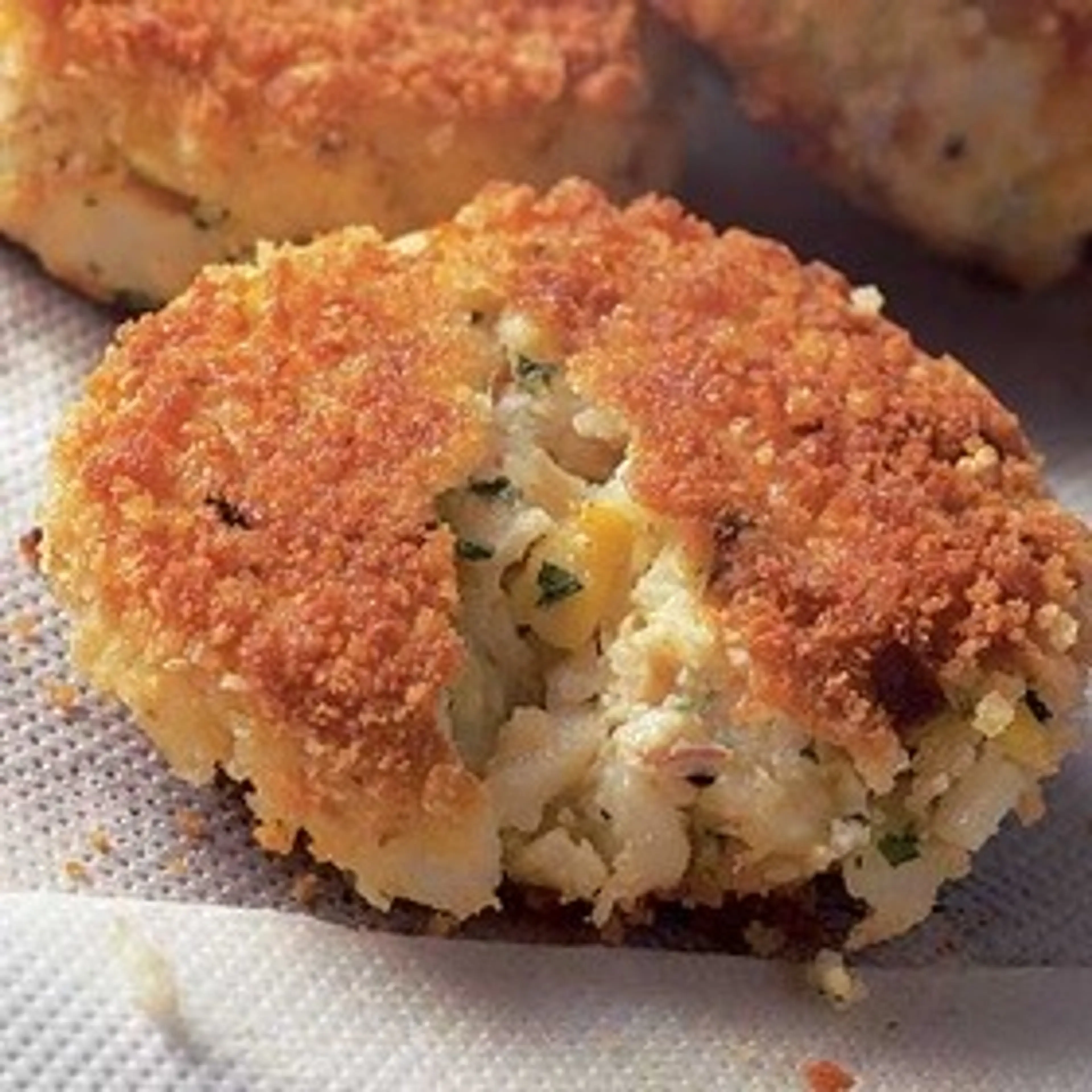 Fish cakes with tartare sauce