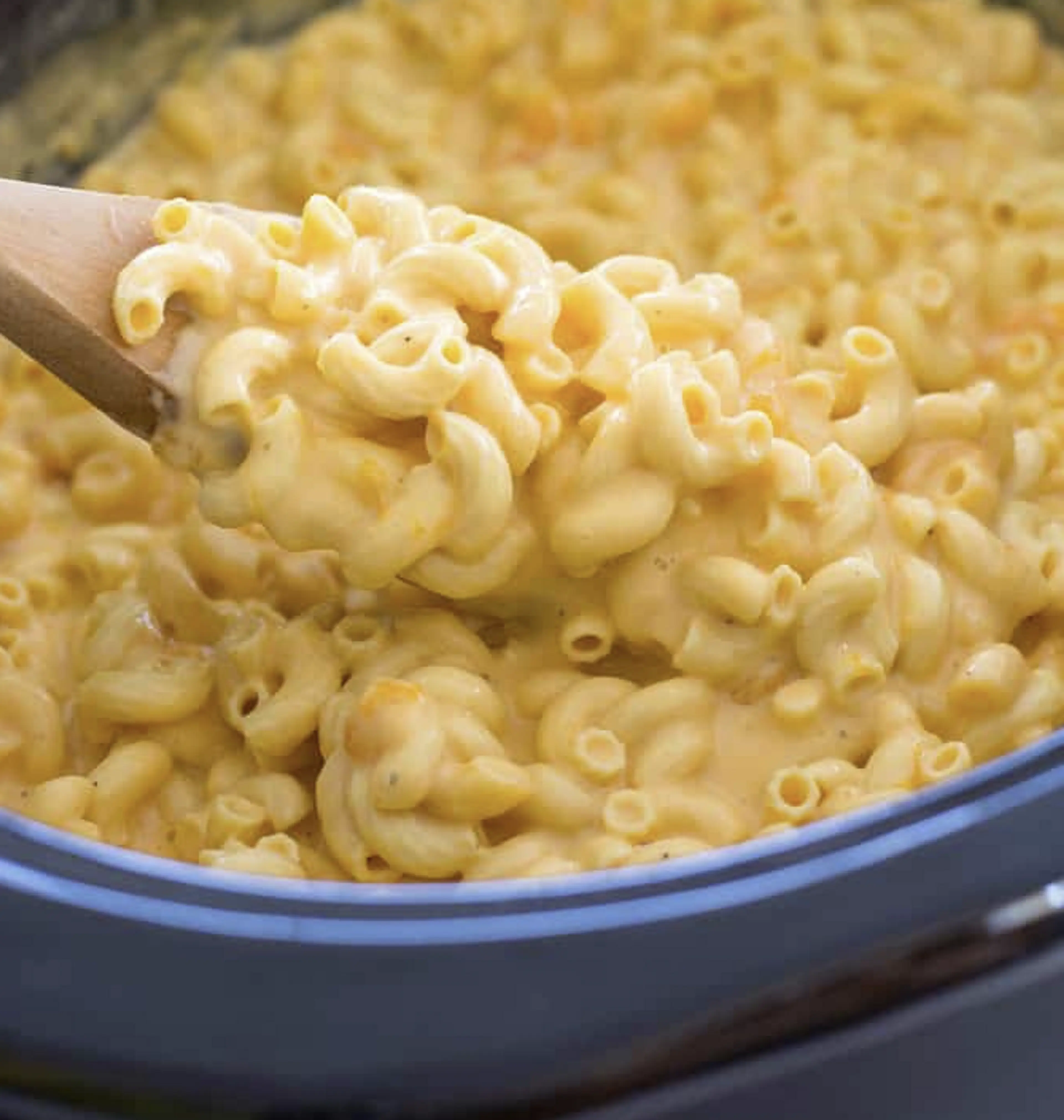 Crockpot Mac and Cheese (Jennifer McKenzie)