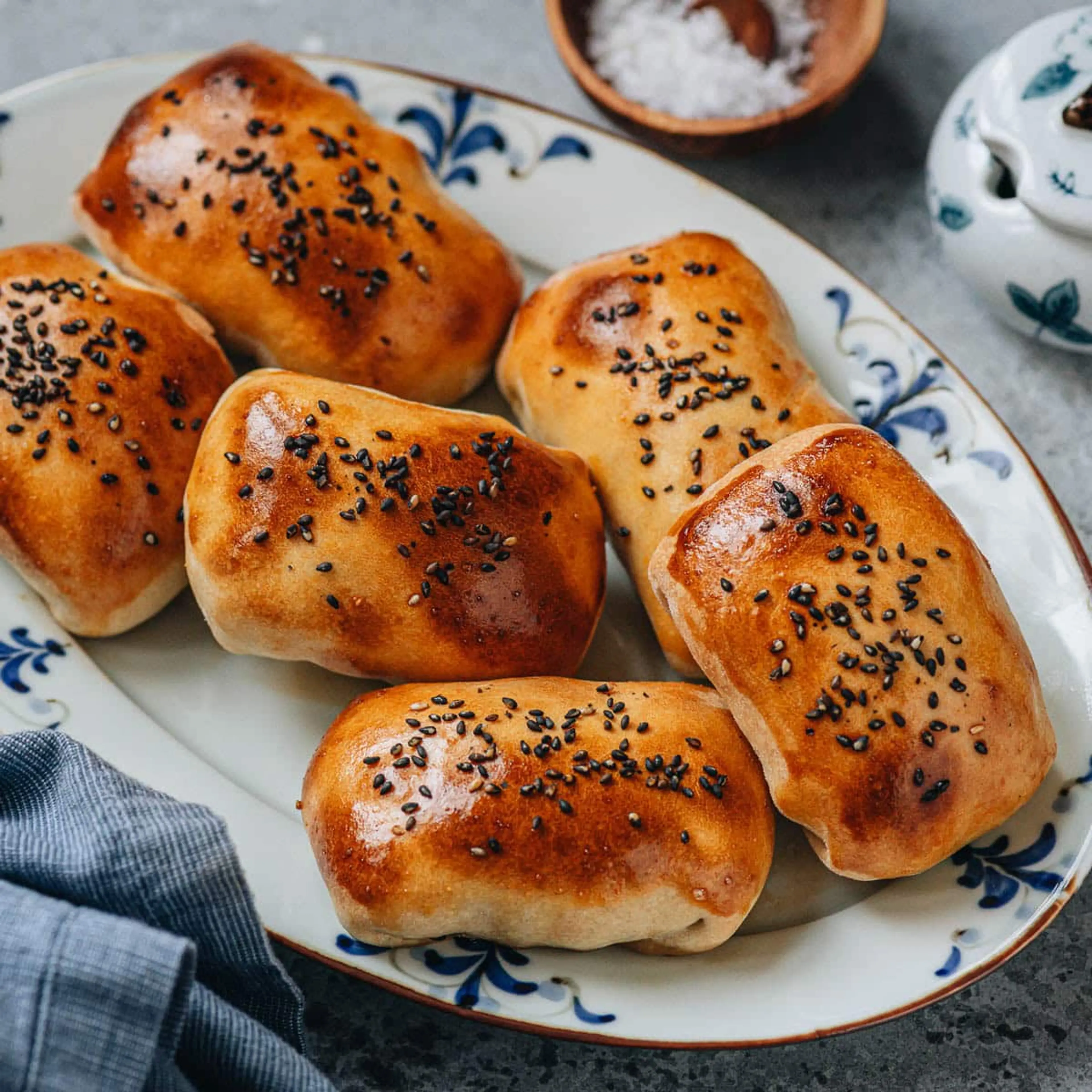 Chinese Baked Buns (烤包子, Kao Bao Zi)