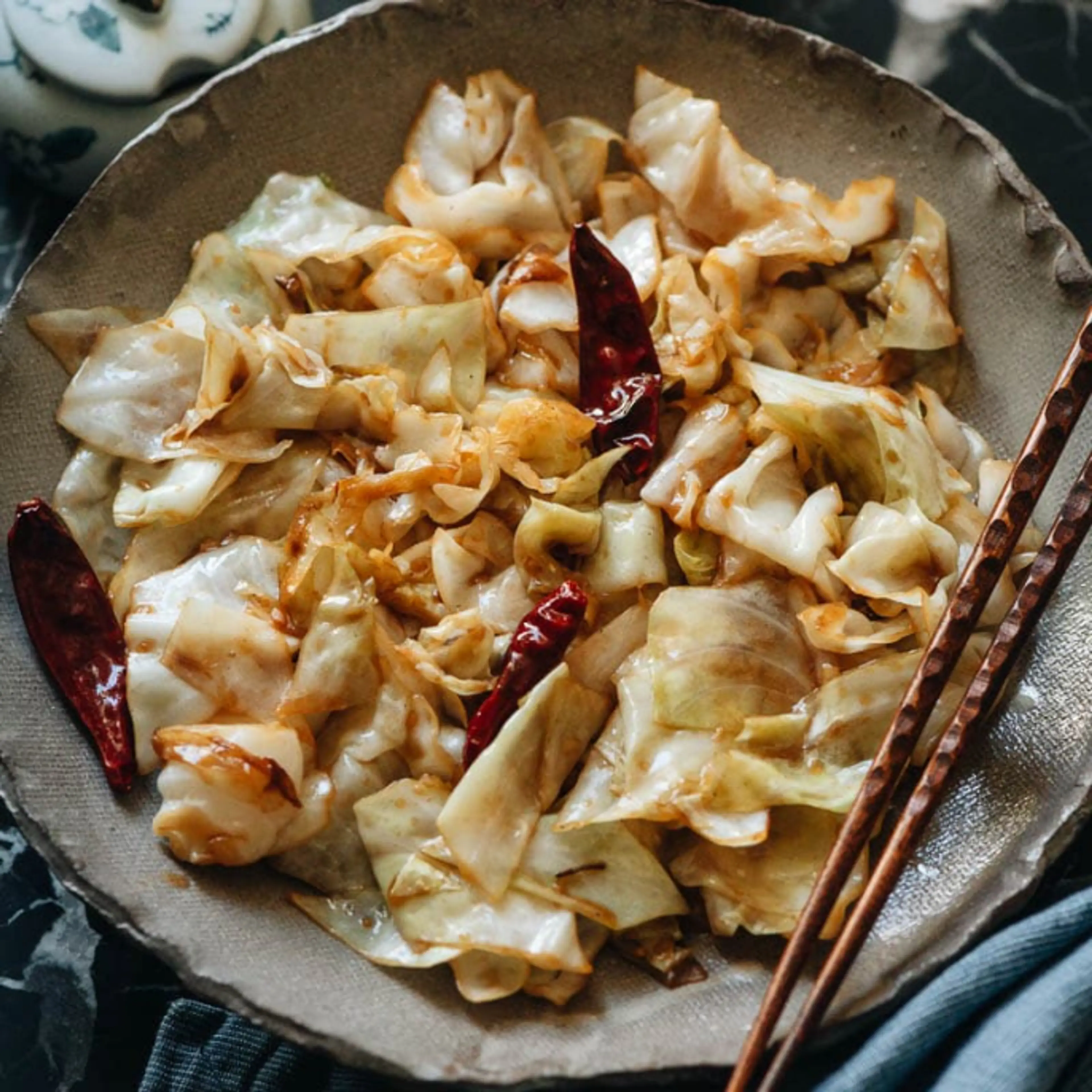 Chinese Sauteed Cabbage with Vinegar Sauce (醋溜卷心菜)