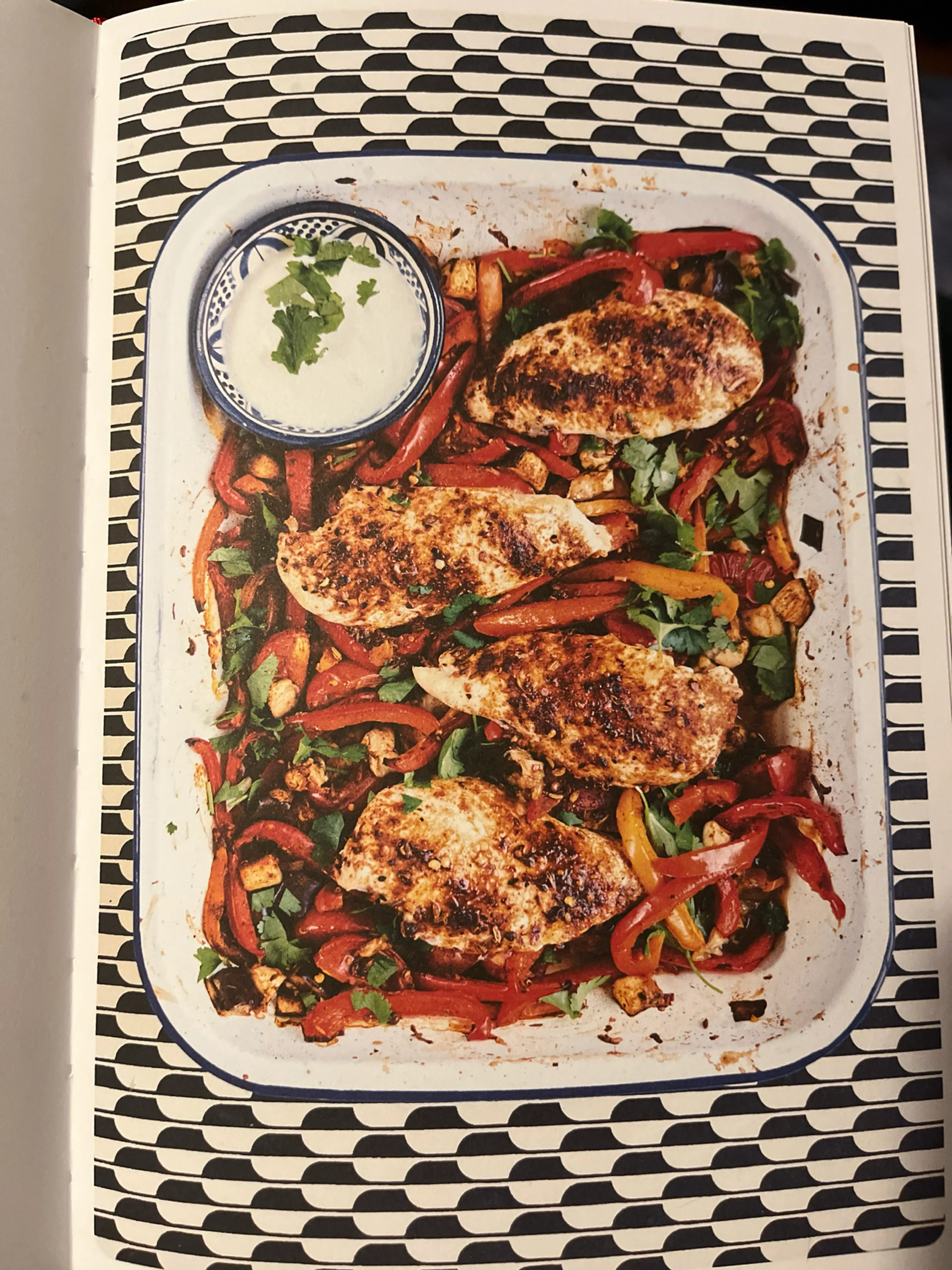 Gekruide Kip Met Paprika, Aubergine & Ui