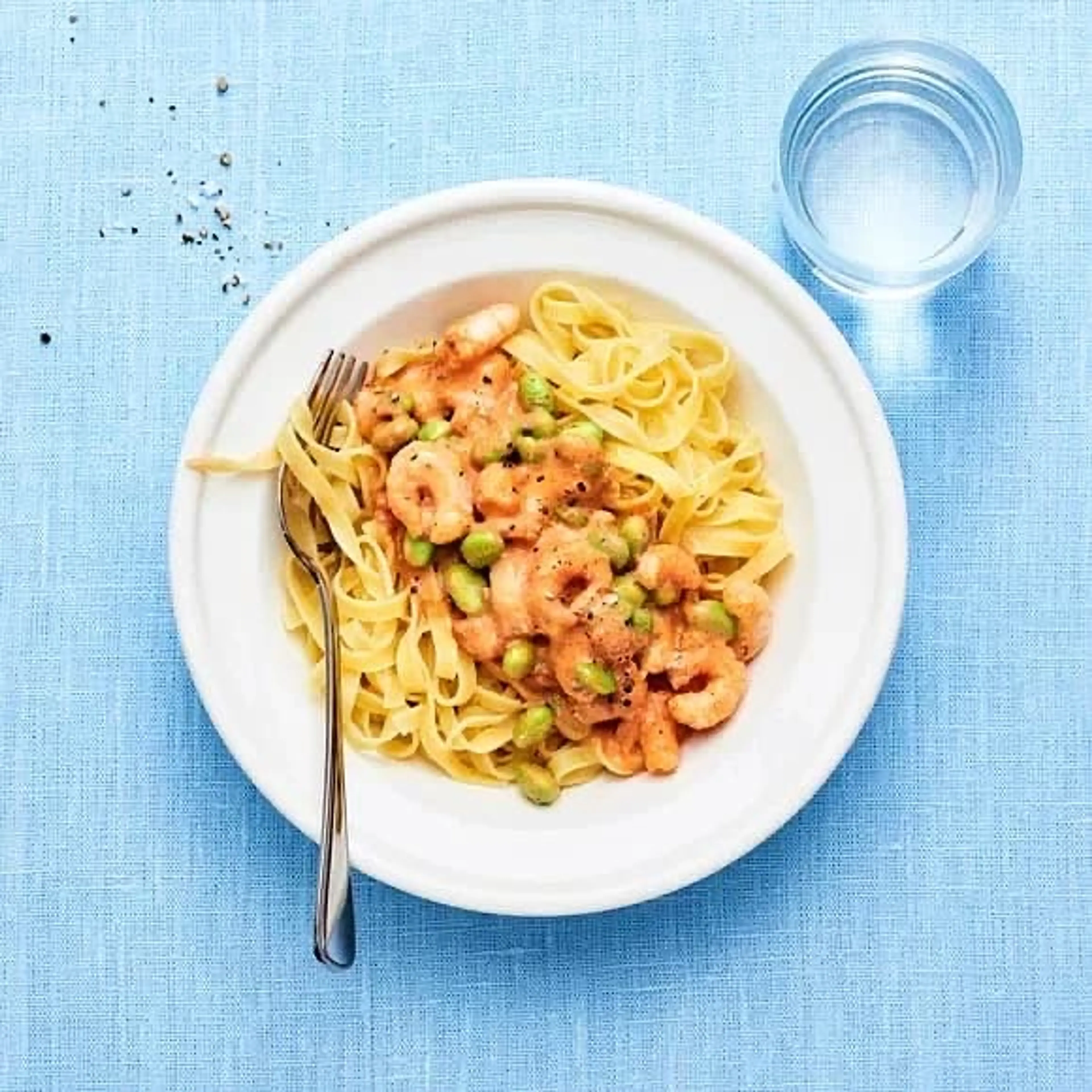 Räkpasta med gräddig tomatsås
