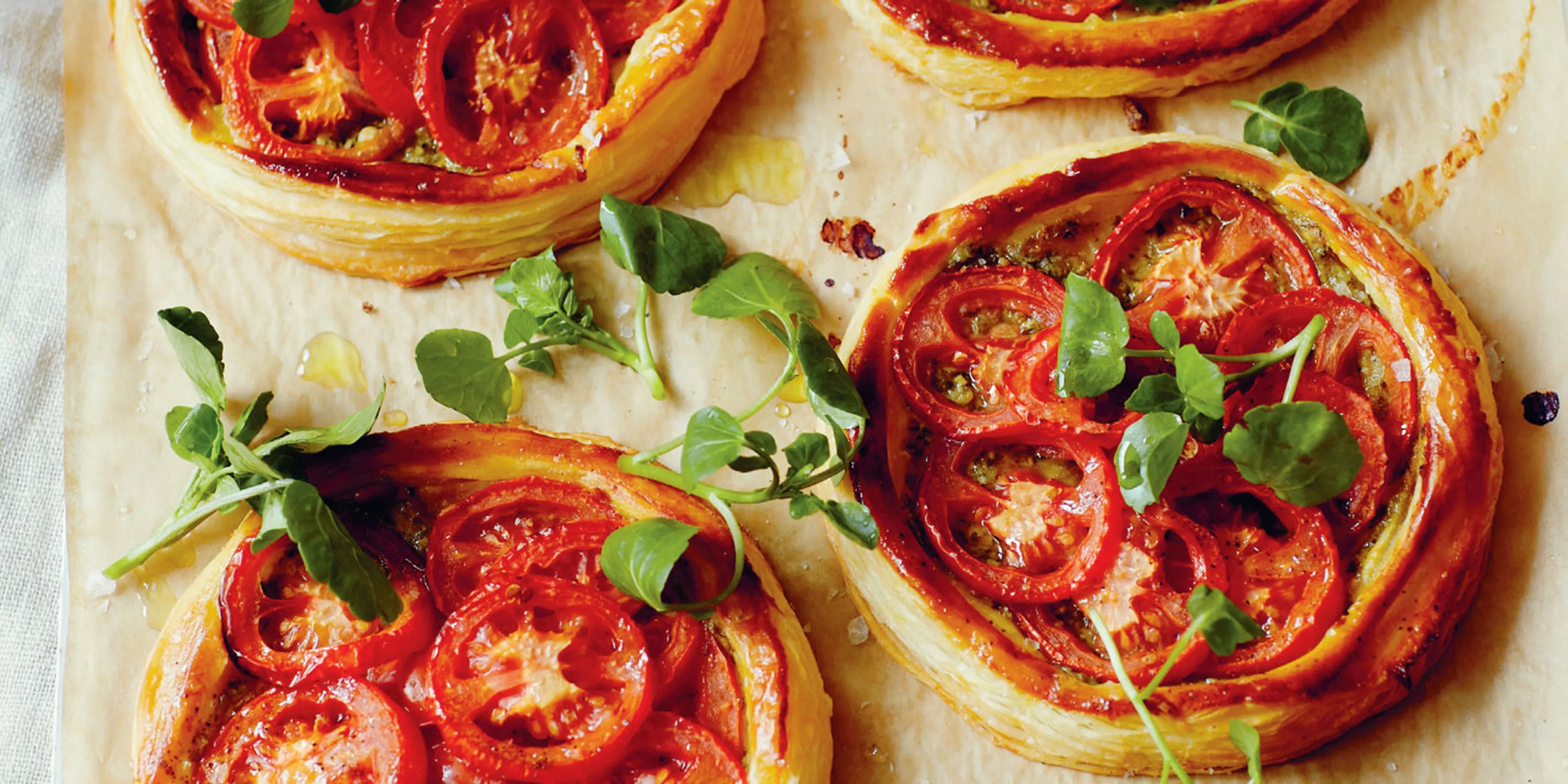 Tomato and pesto tarts