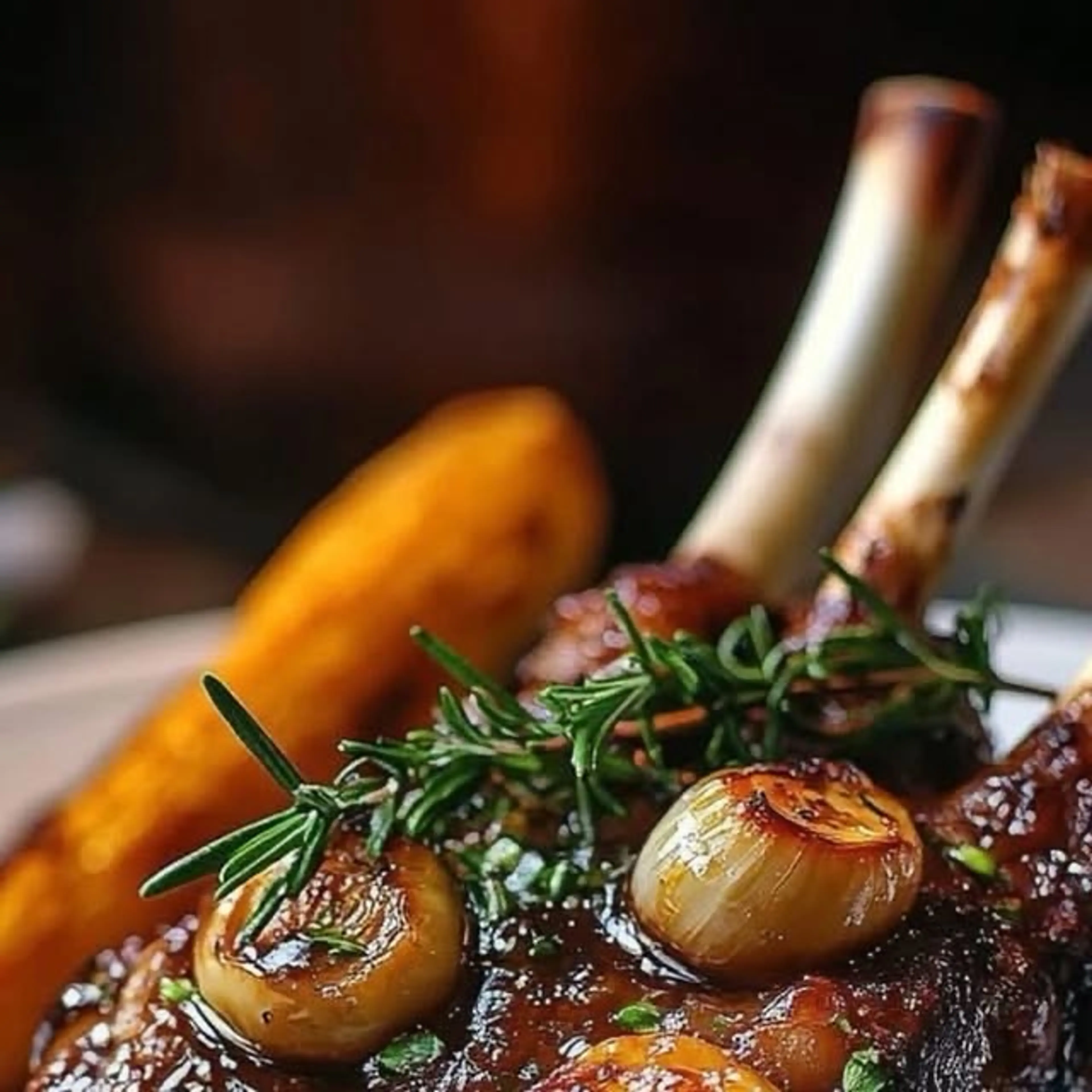 Fall-apart Red Wine Braised Lamb Shank with Garlic Cream Pot