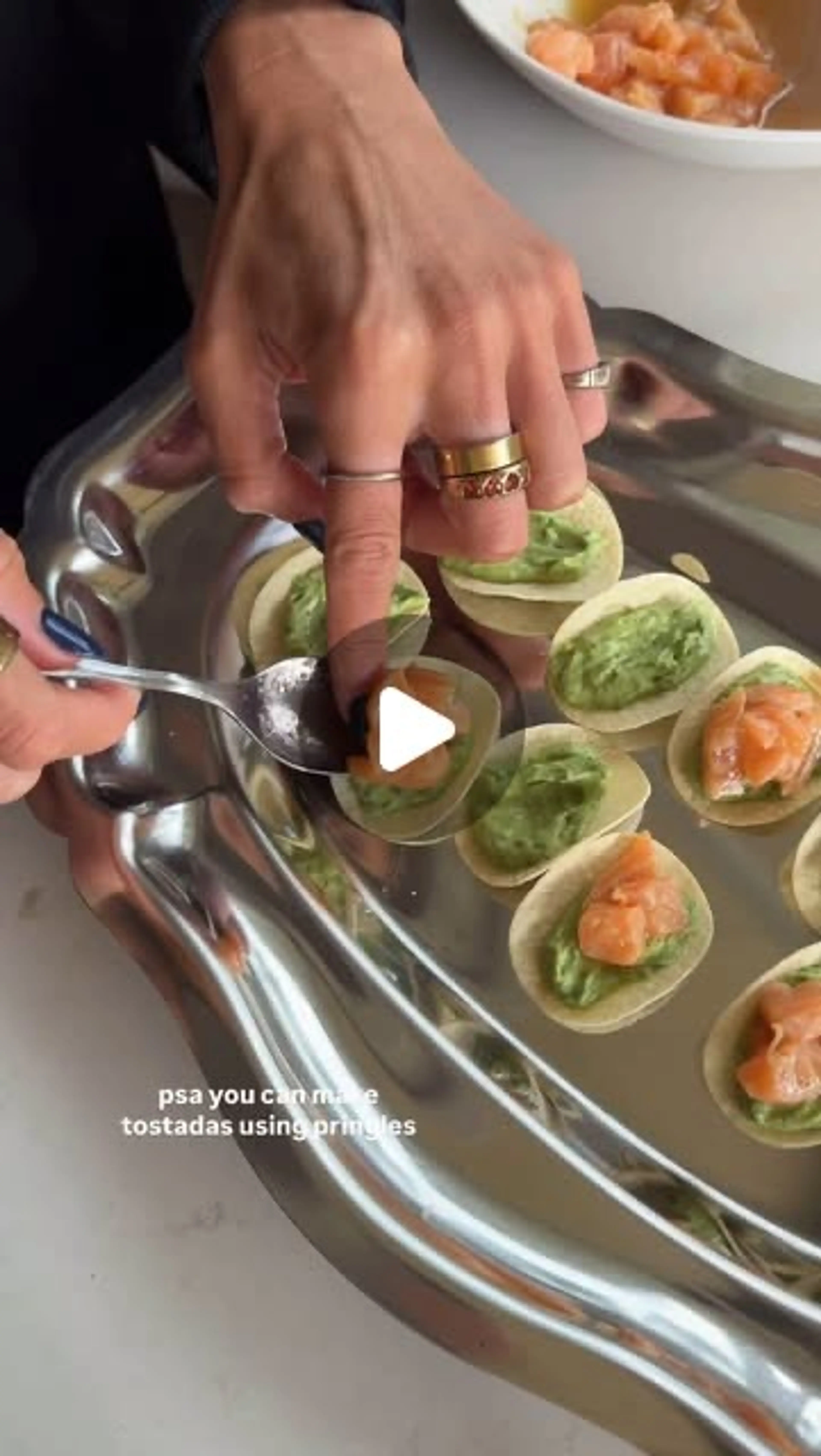 Salmon Pringles Tostadas