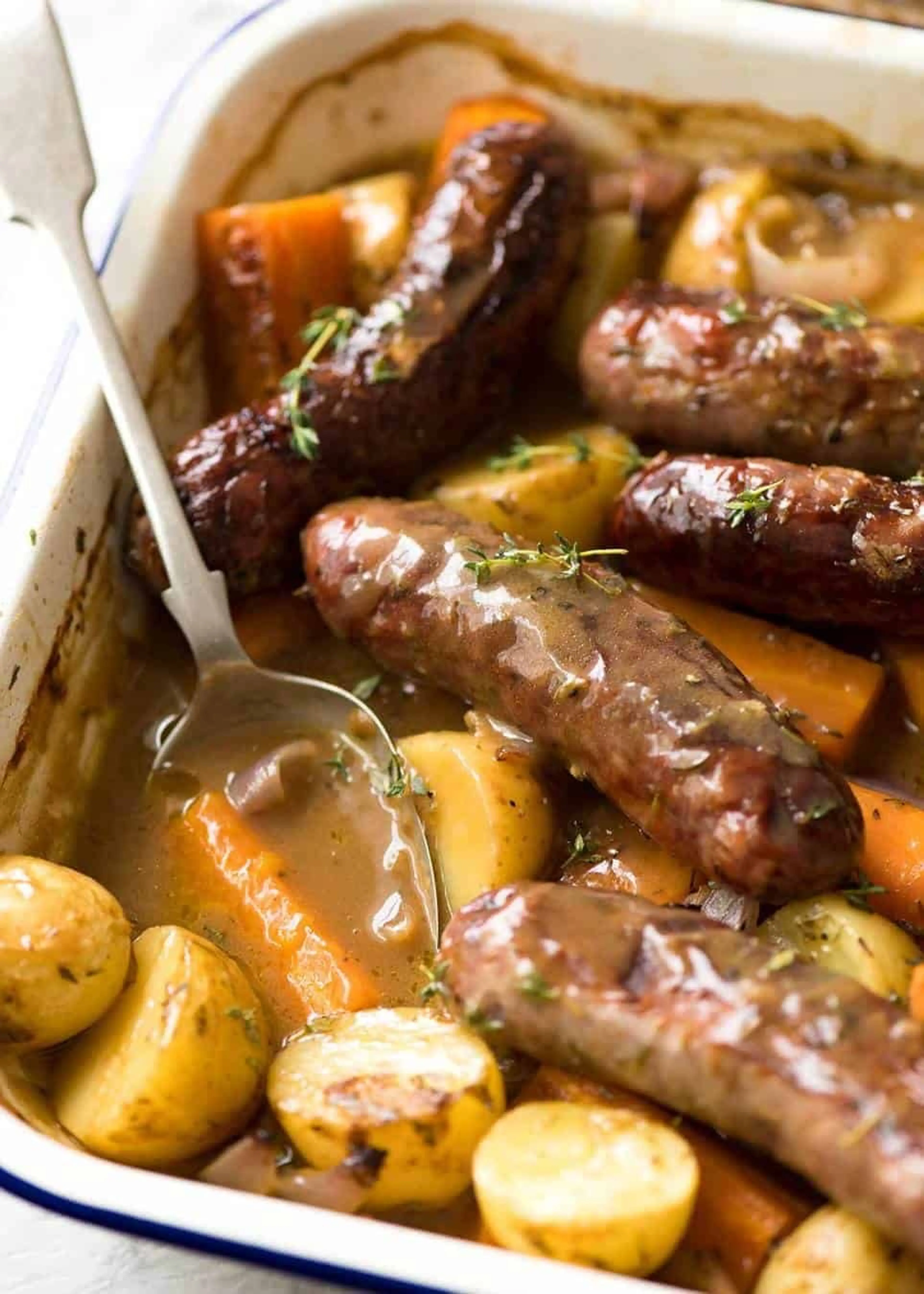 Oven Baked Sausages with Potatoes, Vegetable AND Gravy!