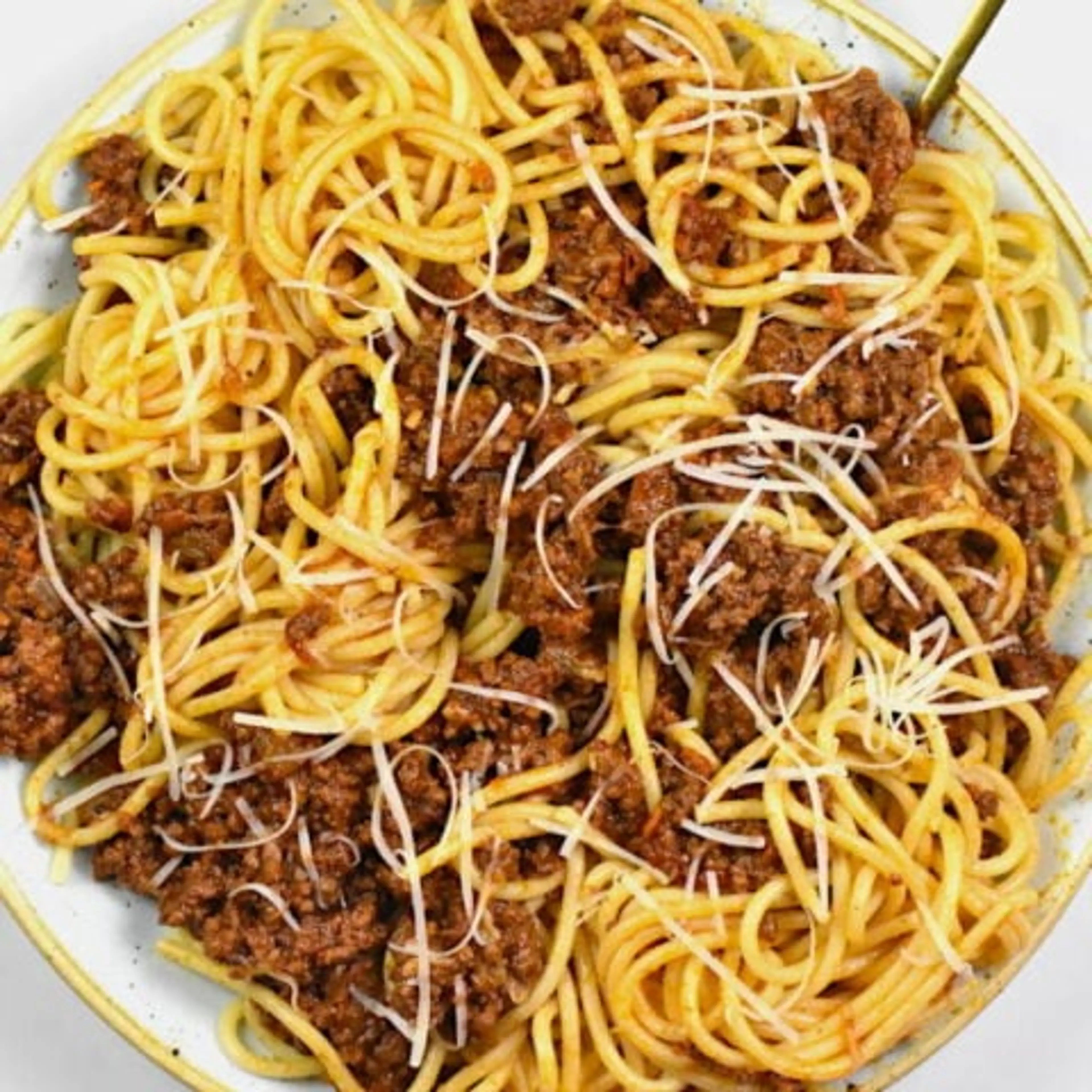 Makaronia Me Kima (Greek Spaghetti With Meat Sauce)