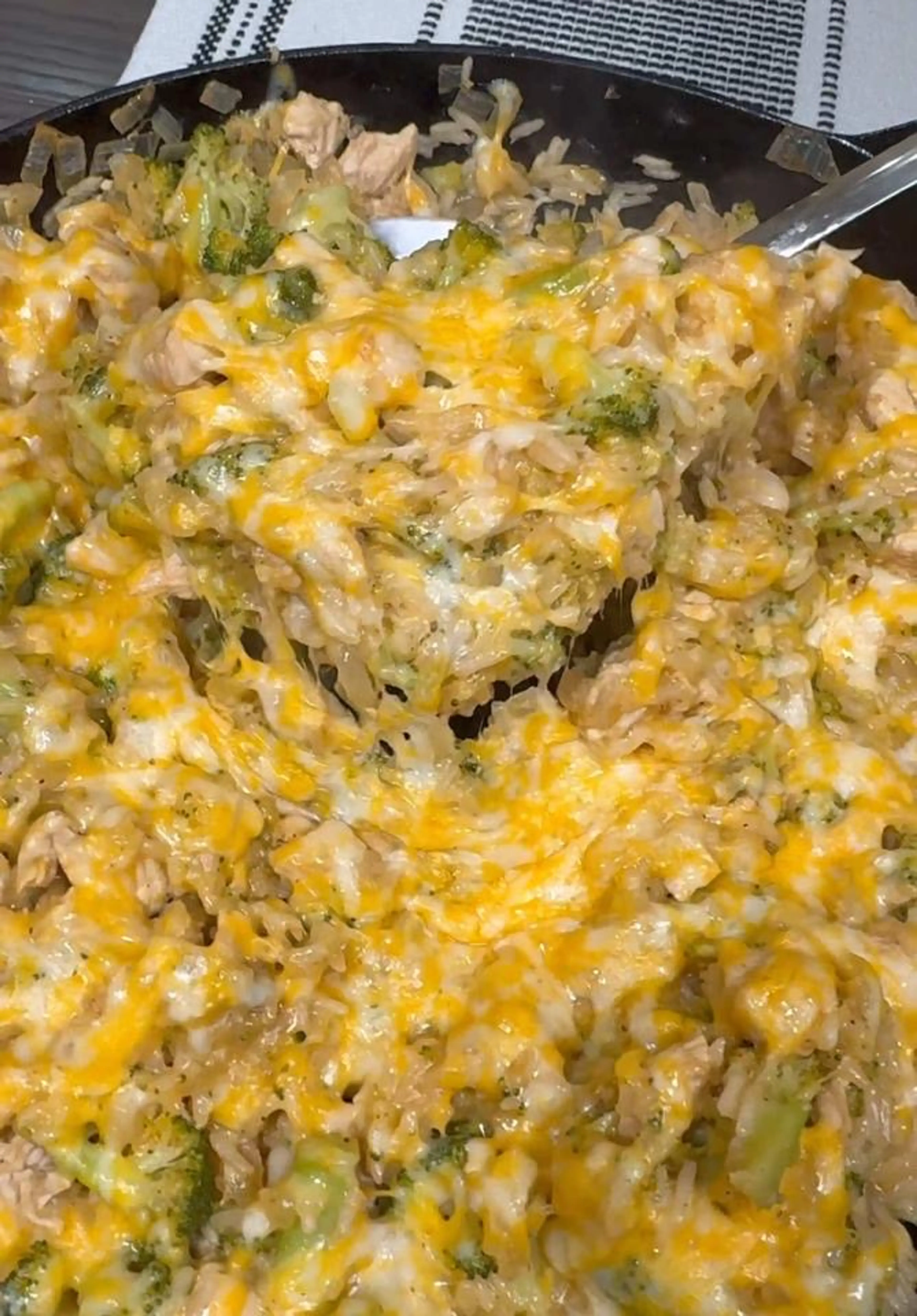 Cheesy Broccoli, Chicken, and Rice Skillet Is an Easy One Pa