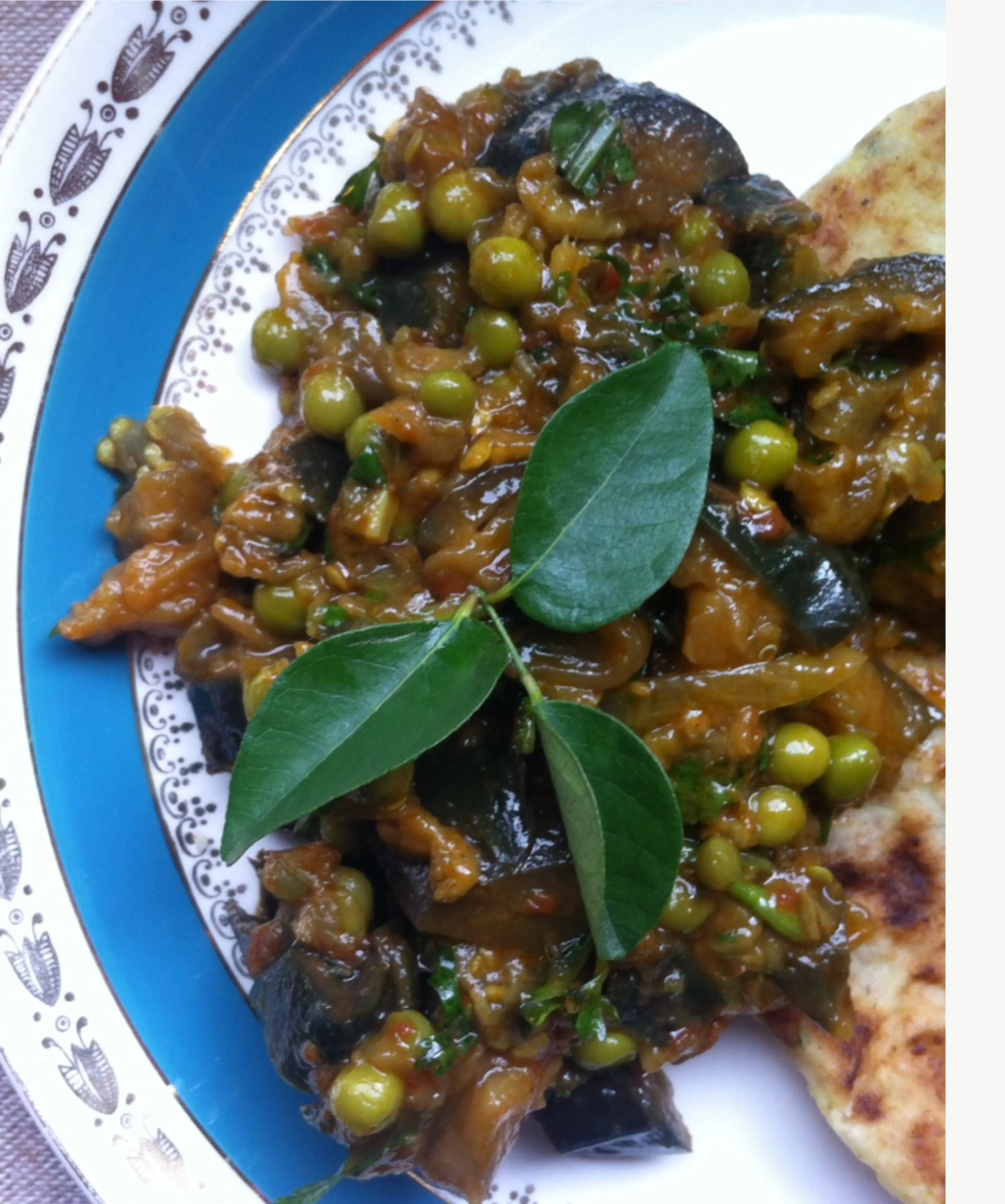 Auberginen- und Erbsen-Curry