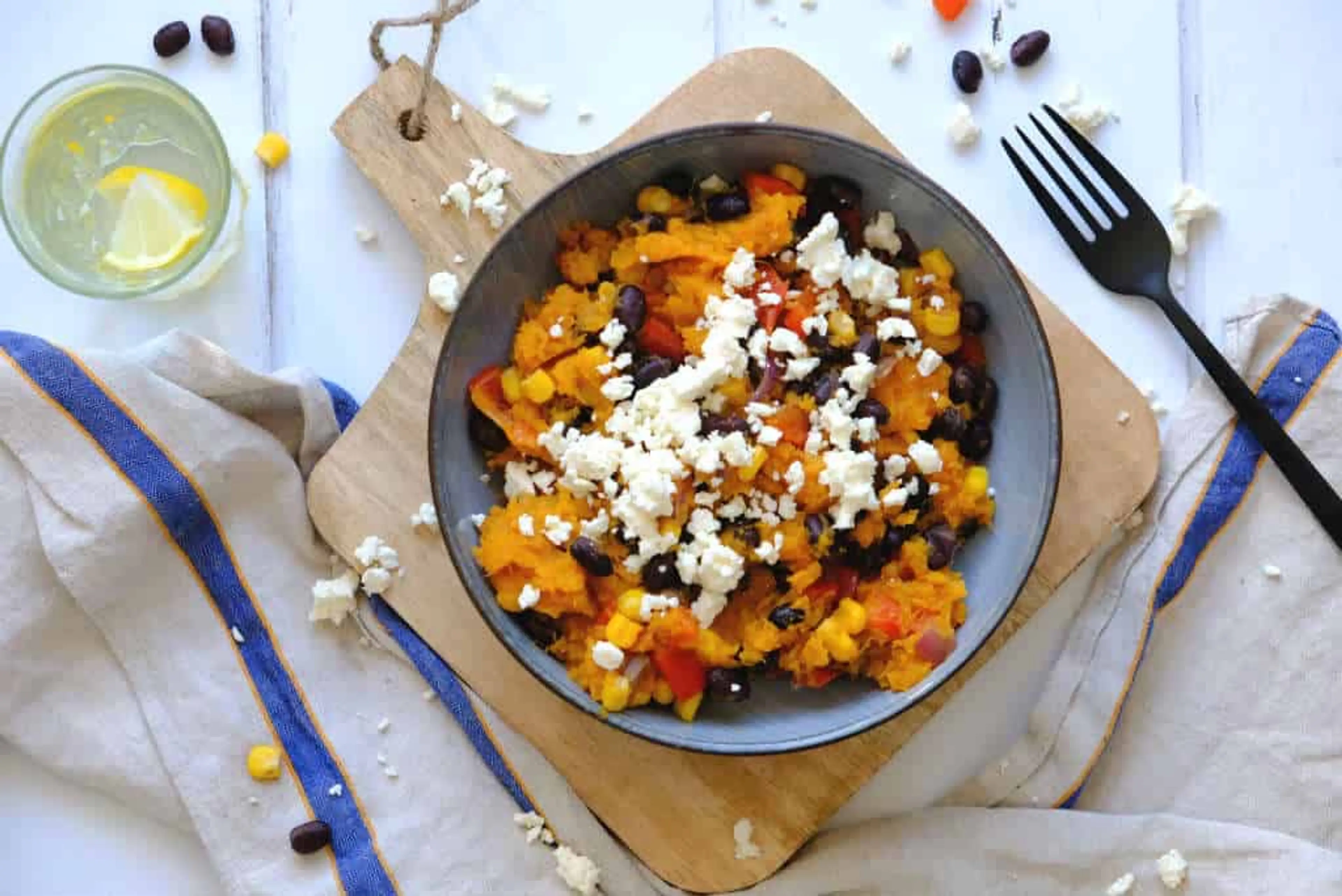 Zoete aardappel stamppot met bonen en feta