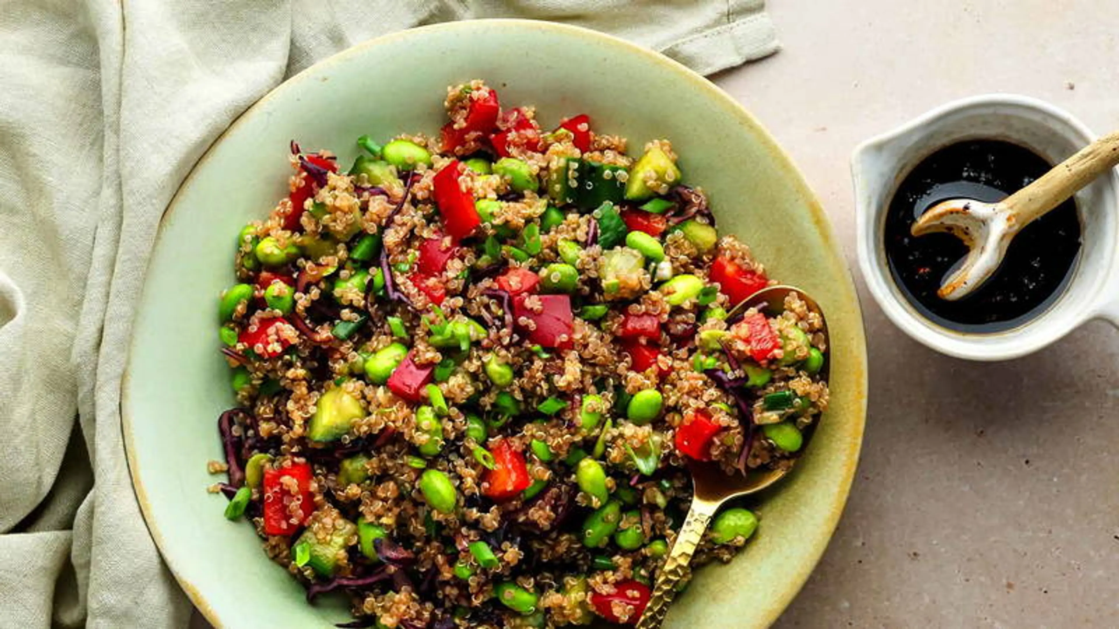 Quinoa Edamame Salat
