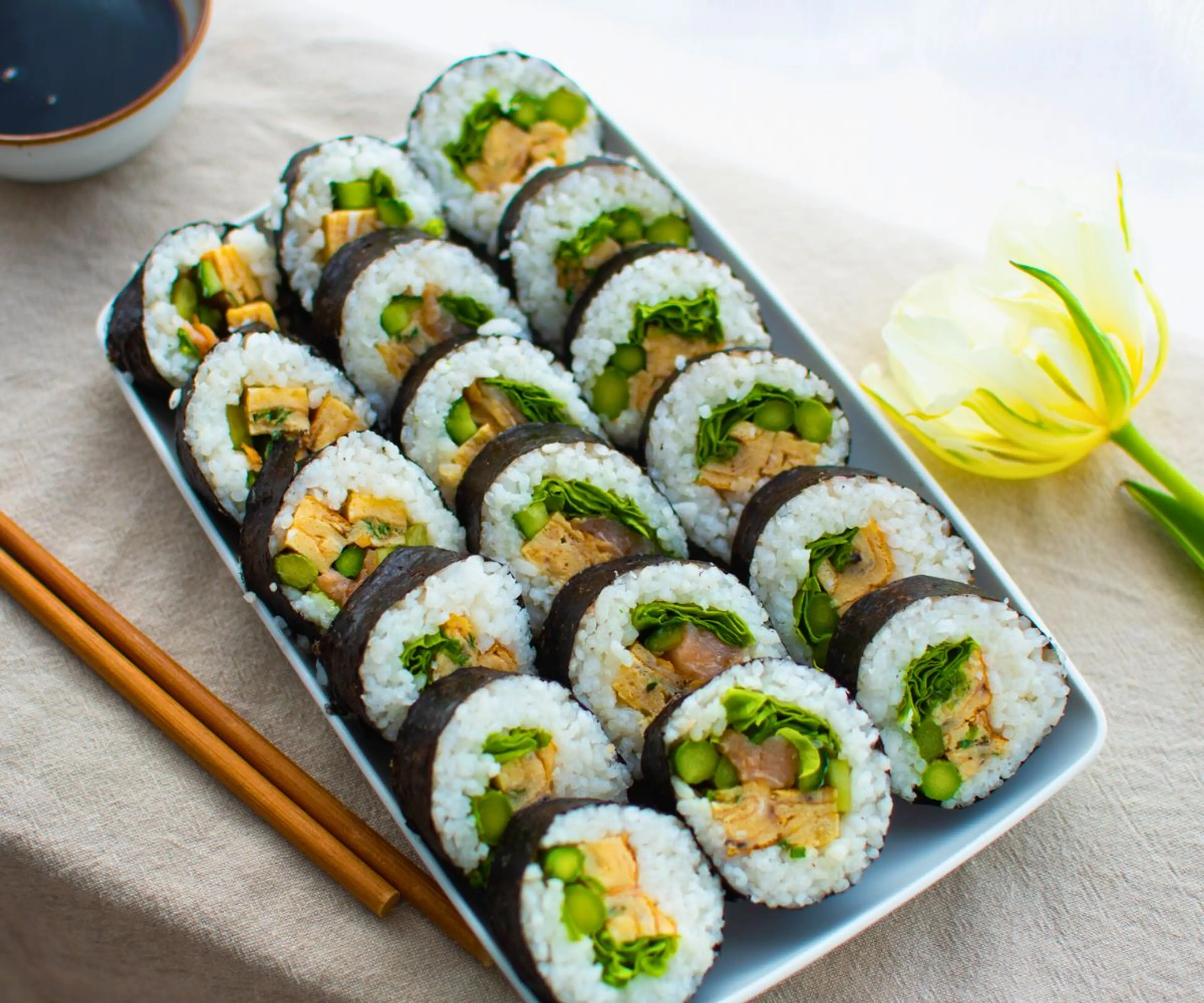 Kimbap with Omelet and Asparagus