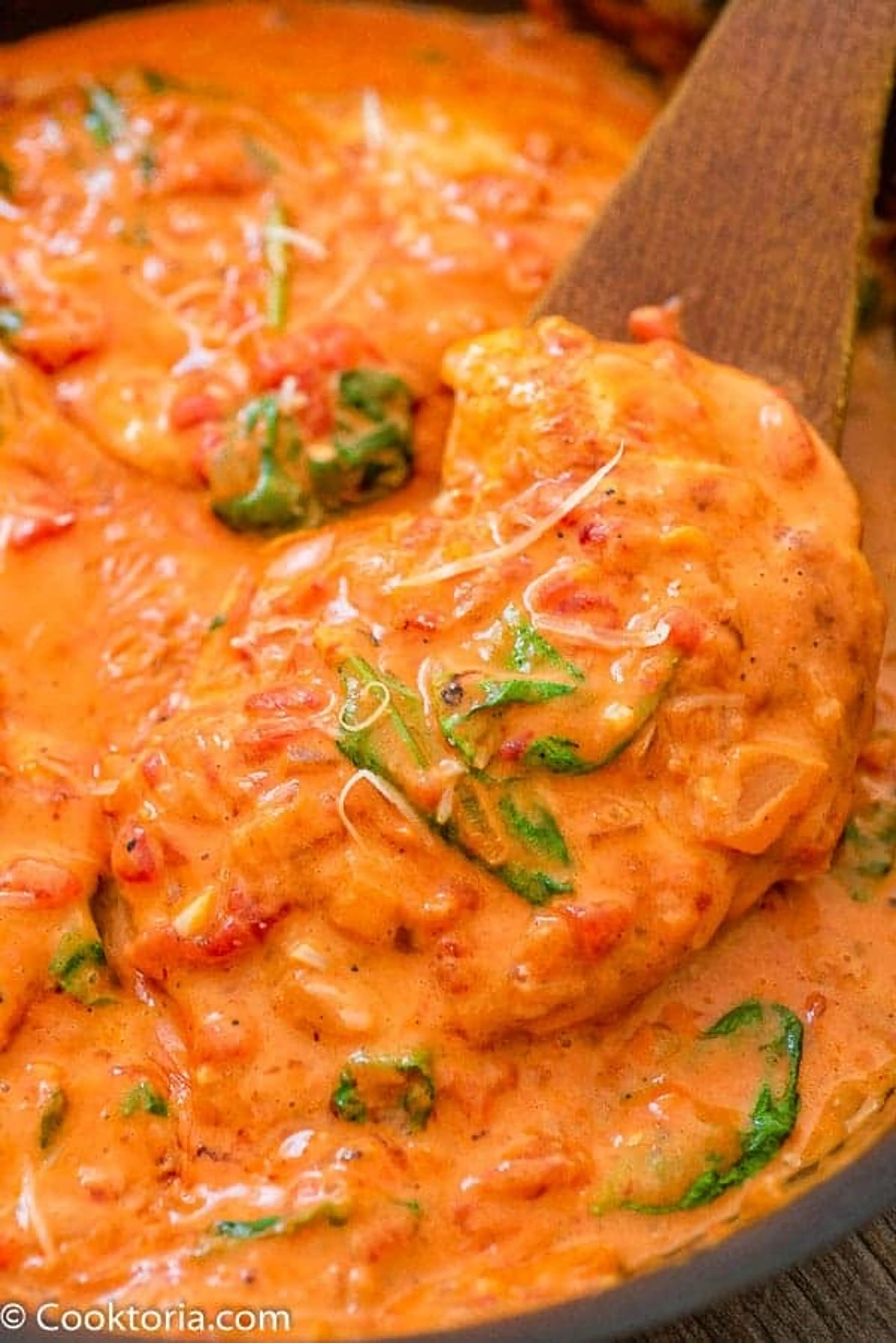 Chicken in Roasted Pepper Sauce