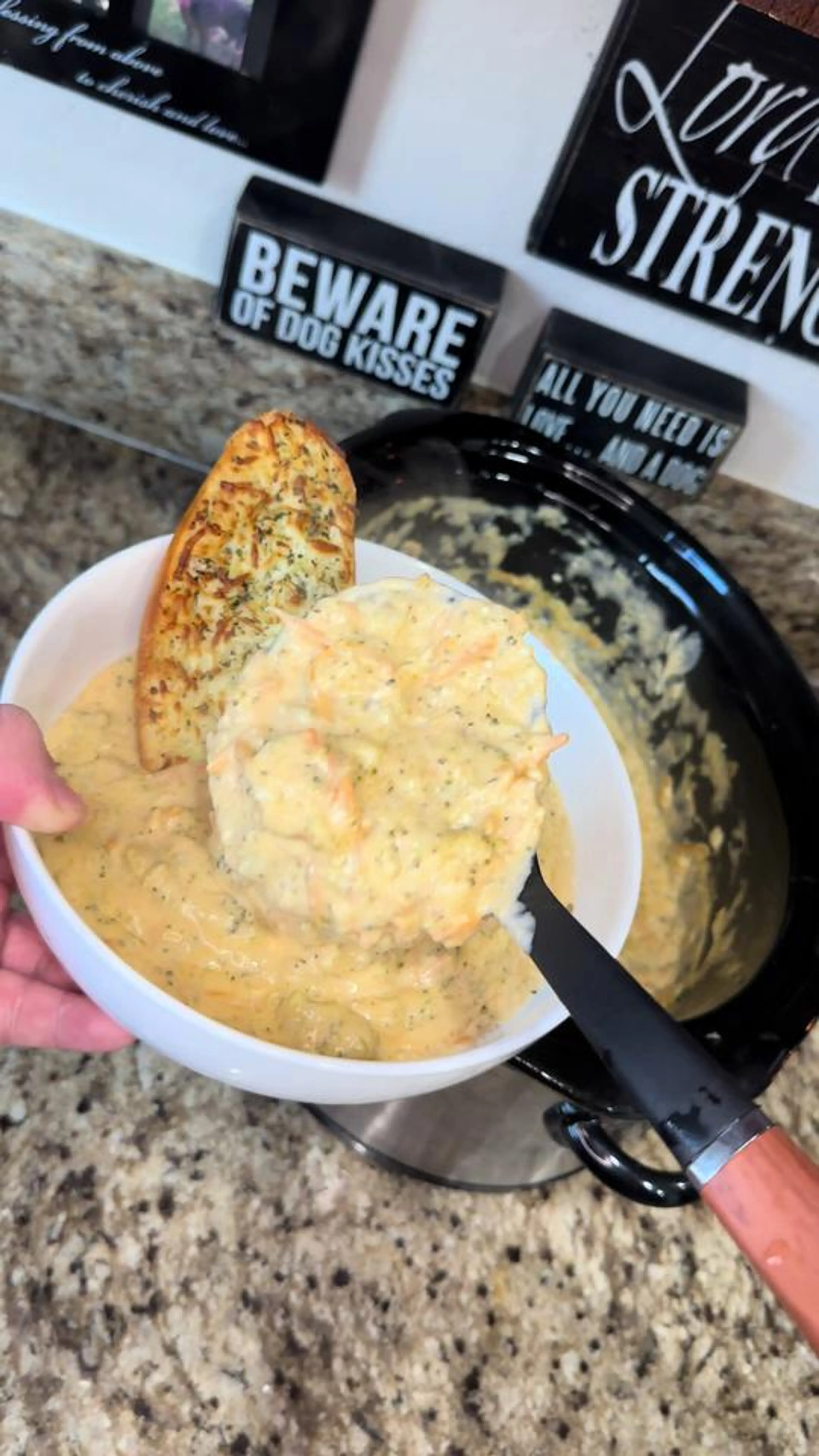 Crockpot Broccoli Cheddar Soup