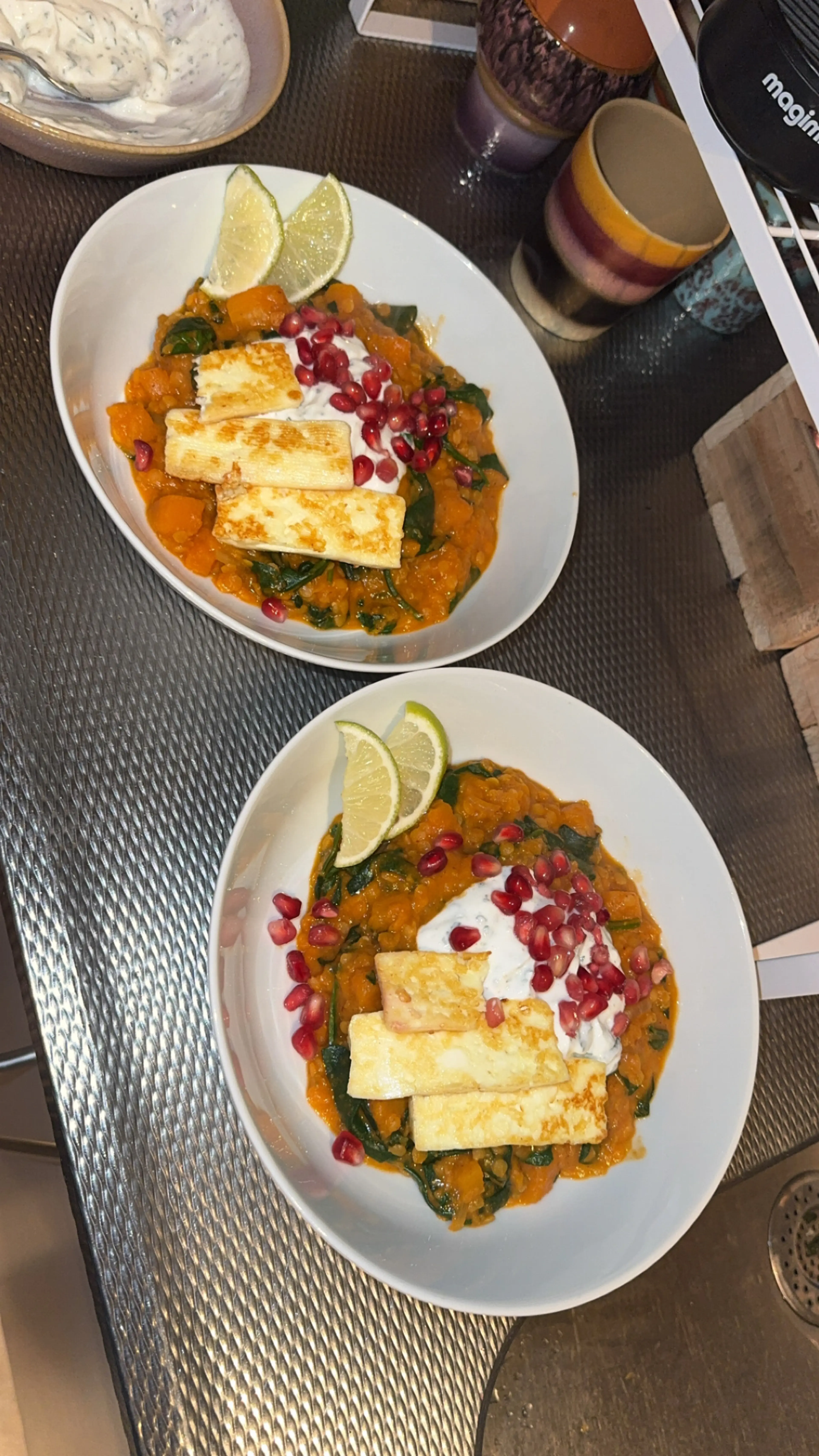 Pompoen Linzen Curry Met Halloumi En Munt-yoghurt