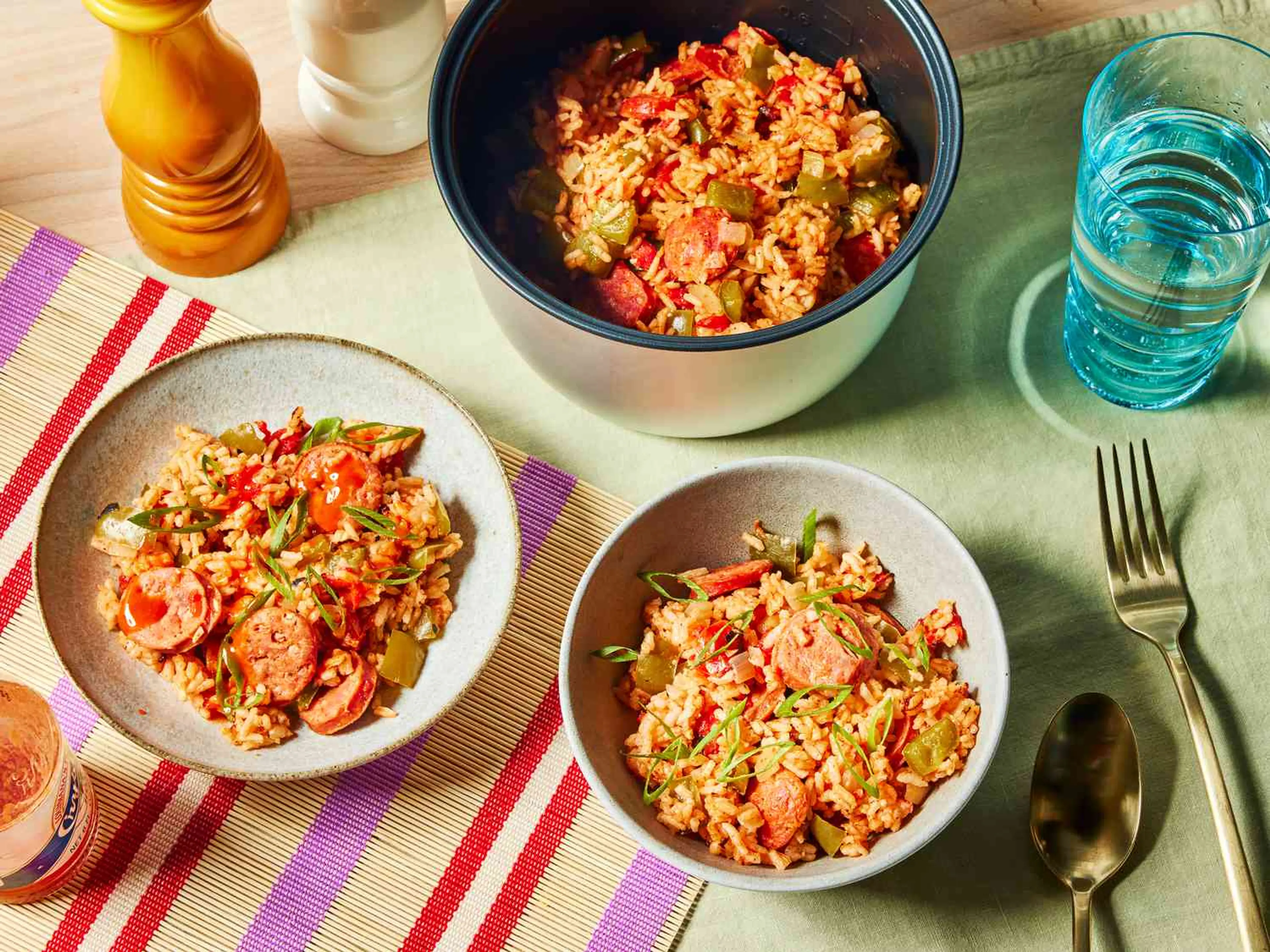 This One-Pot Sausage and Peppers Rice Cooker Meal Makes Dinn