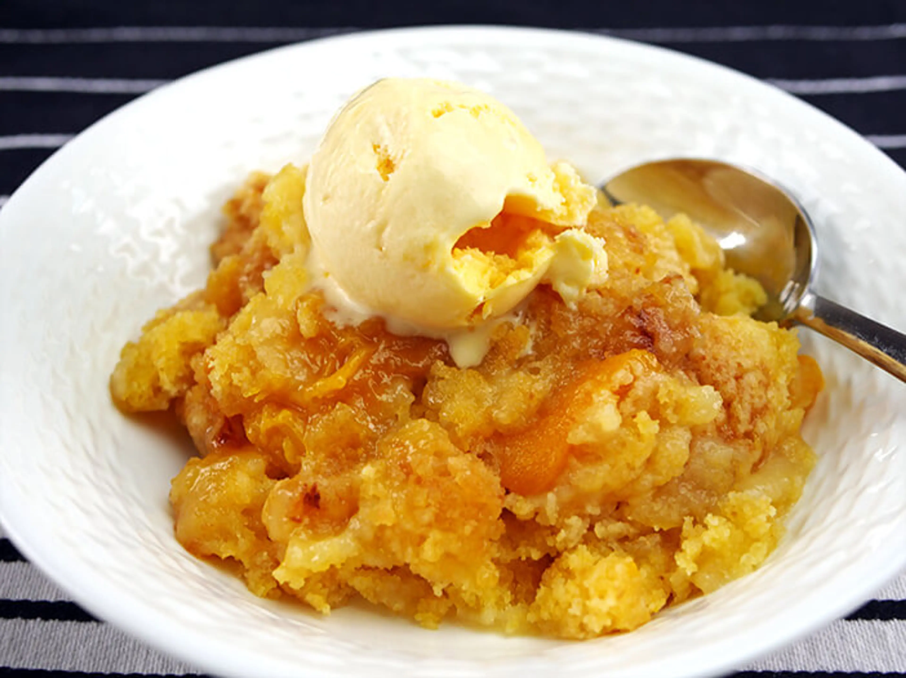 Slow Cooker Peach Dump Cake Recipe