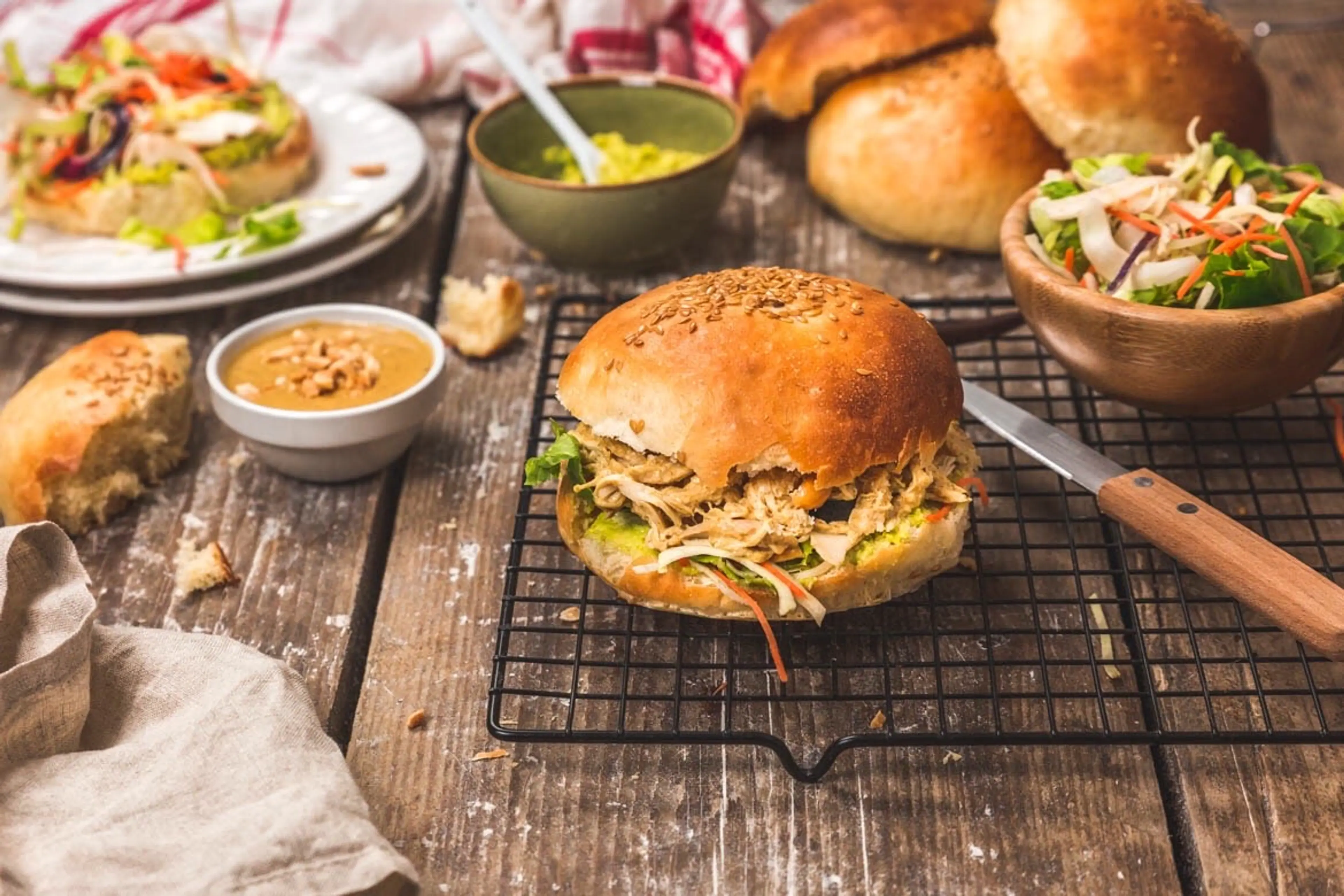 Burger De Poulet Effiloché Sauce Cacahuète