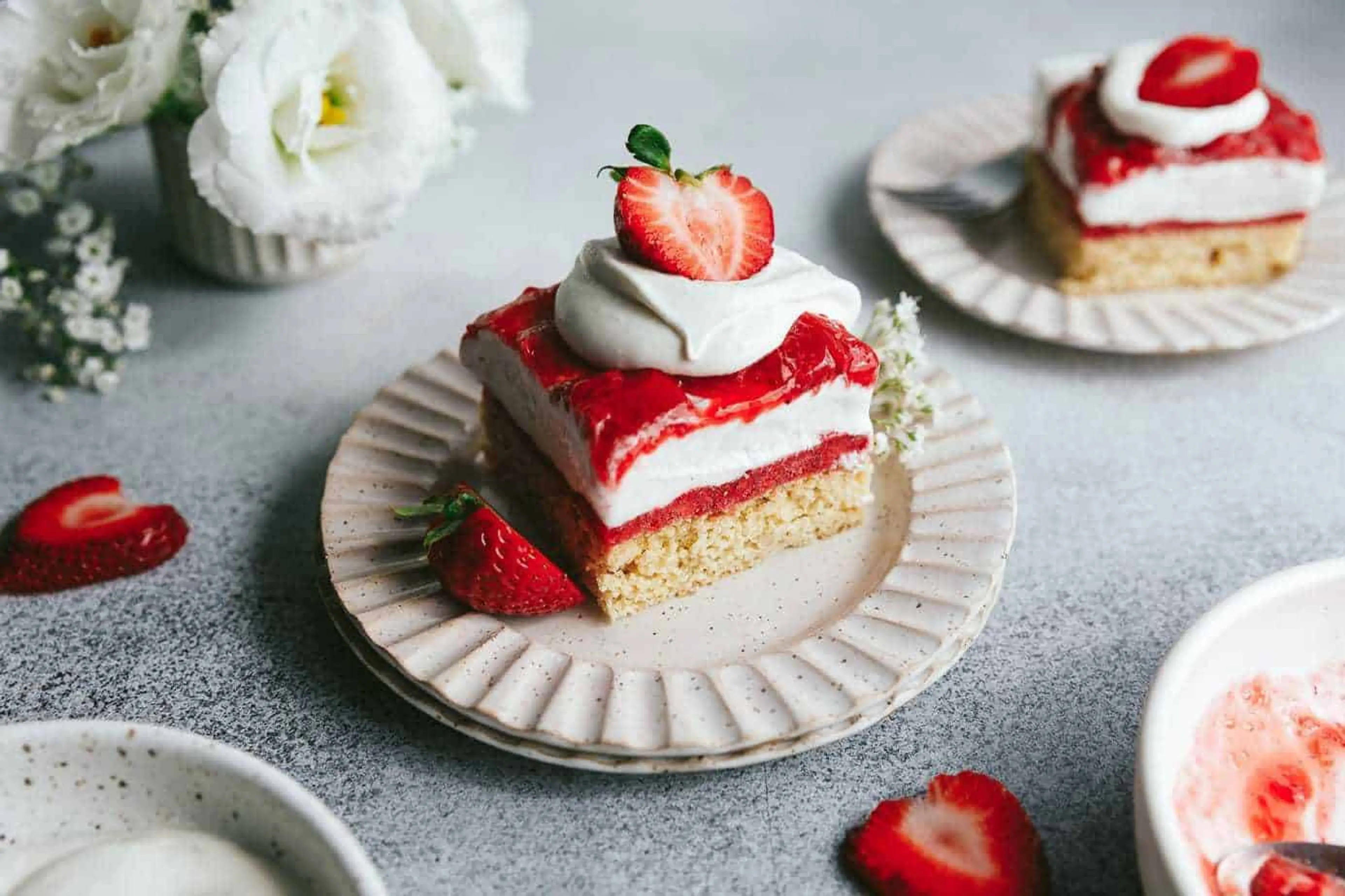 keto strawberry shortcake ice cream cake {dairy free}