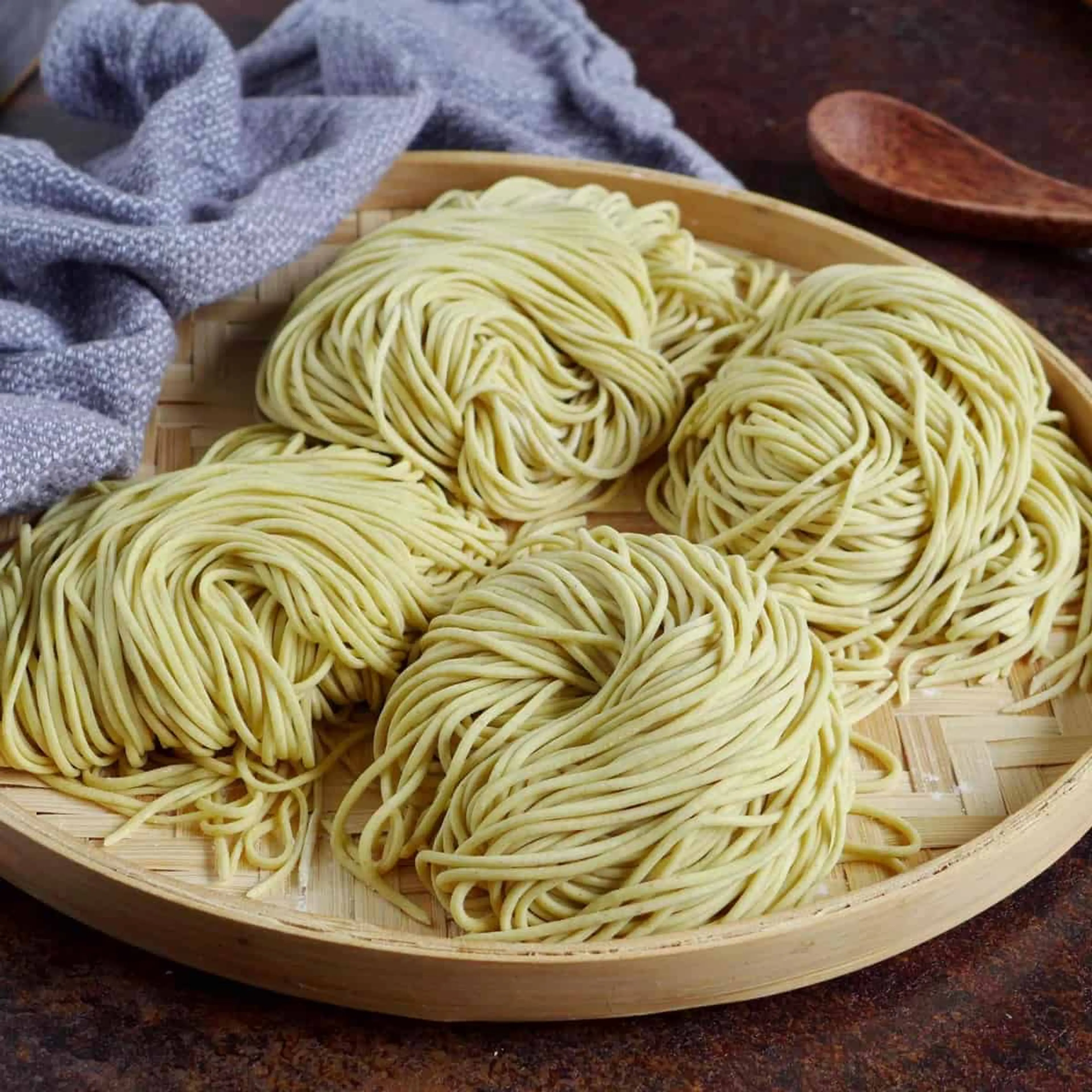 Homemade Alkaline Noodles/Ramen Noodles (碱水面)