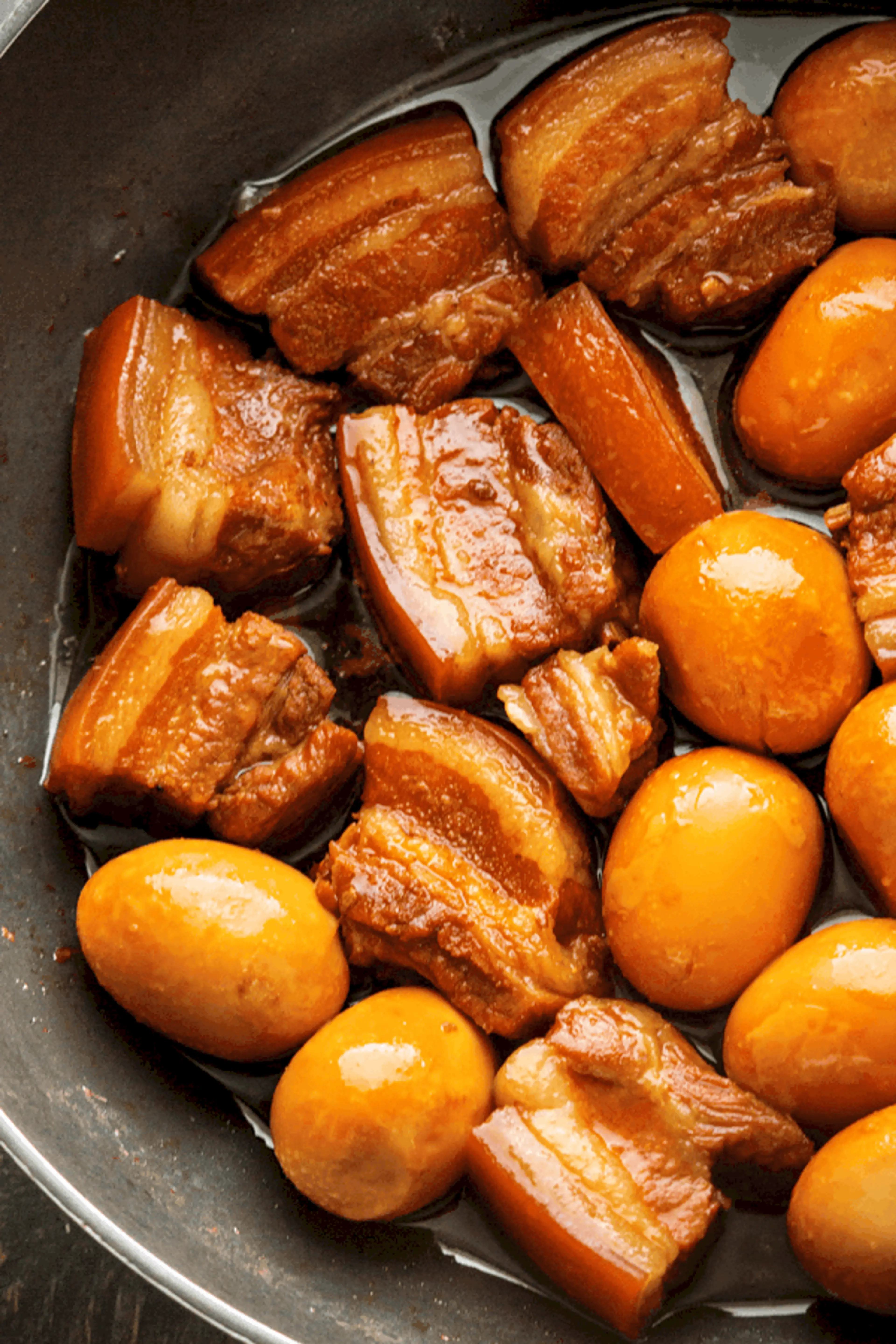 Thit Kho (Vietnamese Braised Pork Belly and Eggs in Coconut