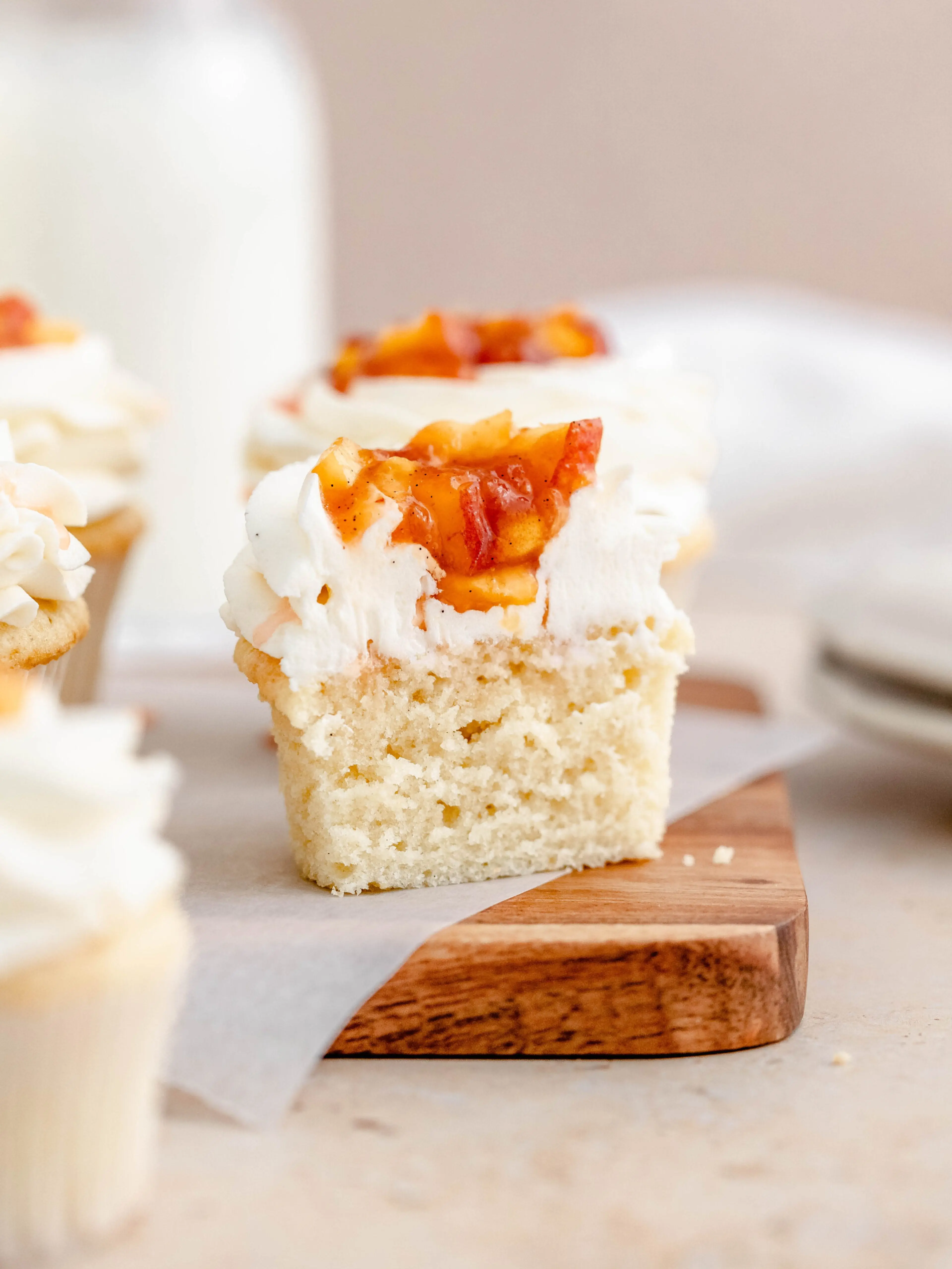 PEACHES AND CREAM CUPCAKES