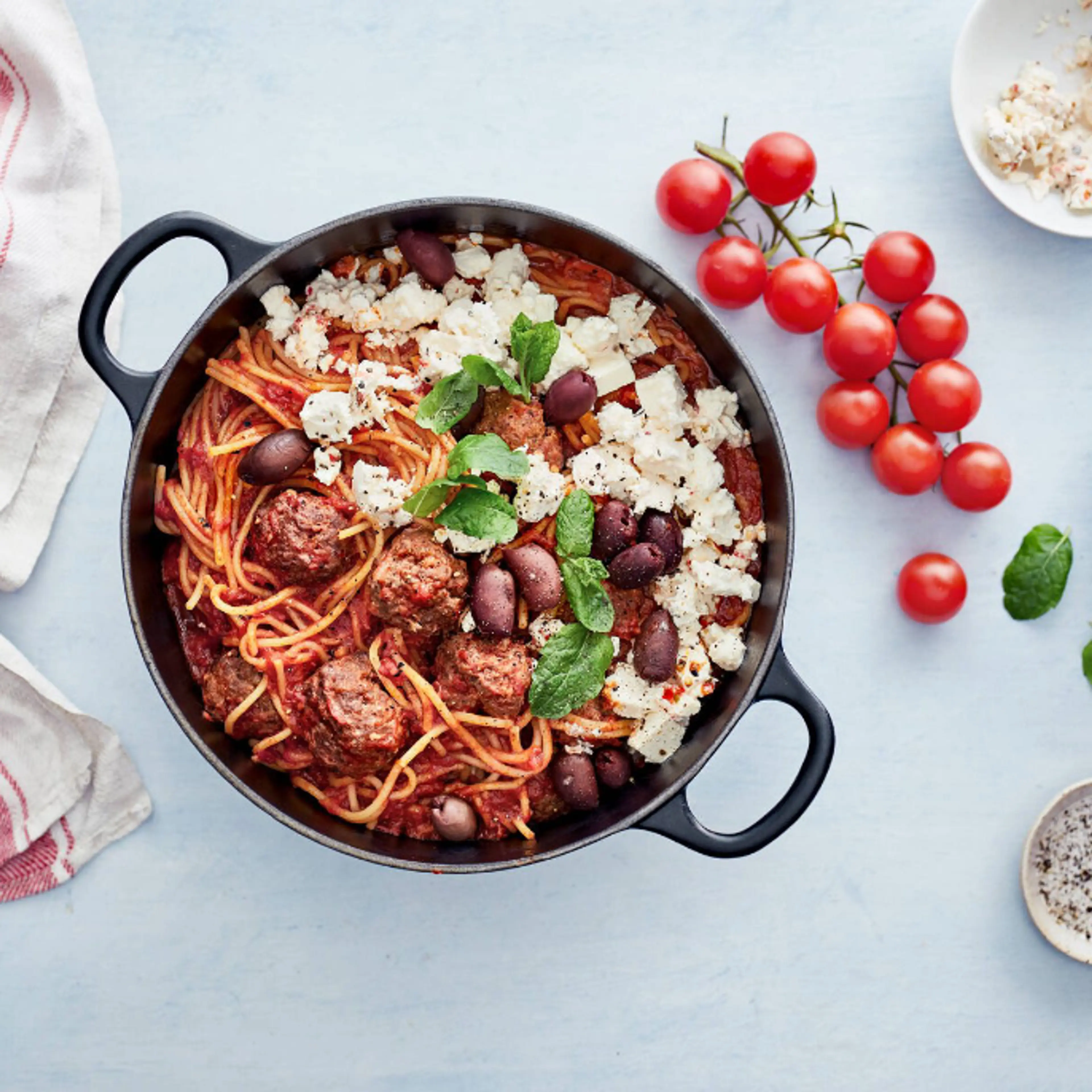 Yhden pannun lihapullapasta